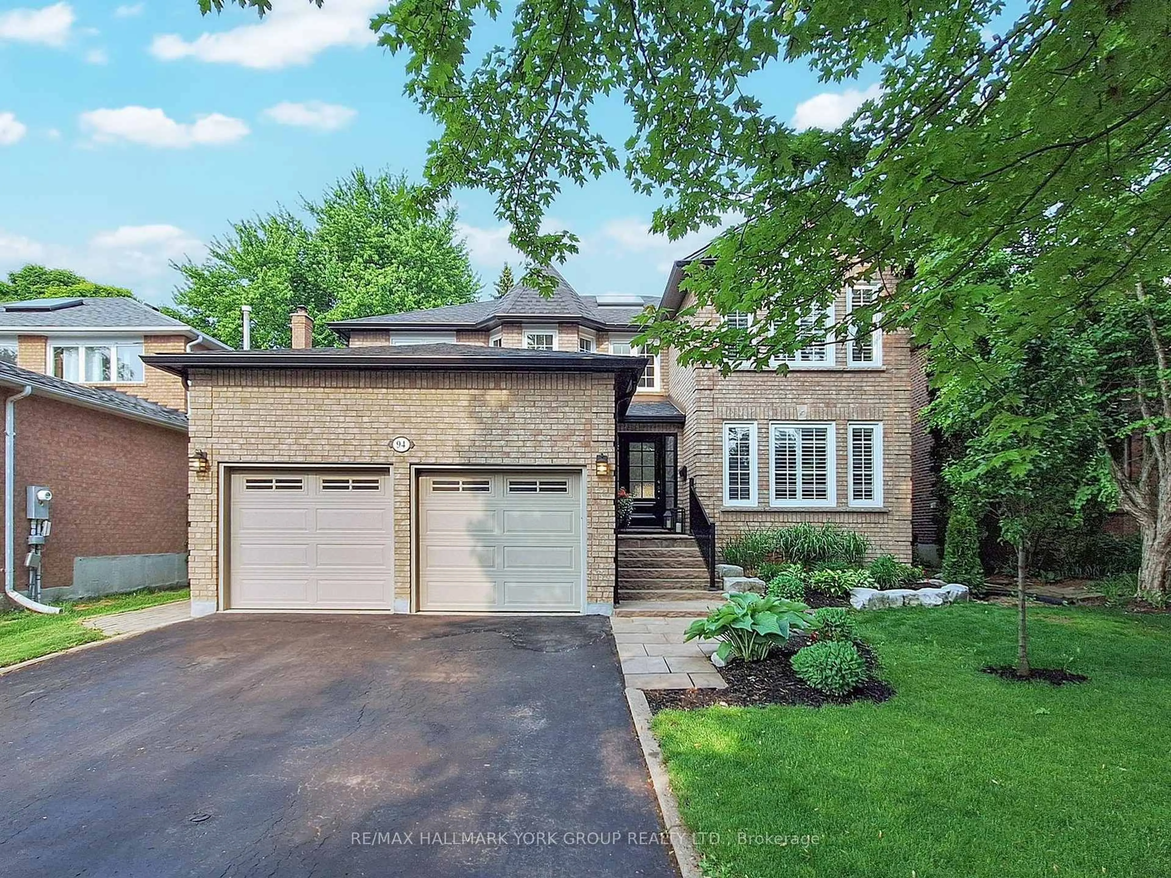 Home with brick exterior material, street for 94 McGee Cres, Aurora Ontario L4G 6L8