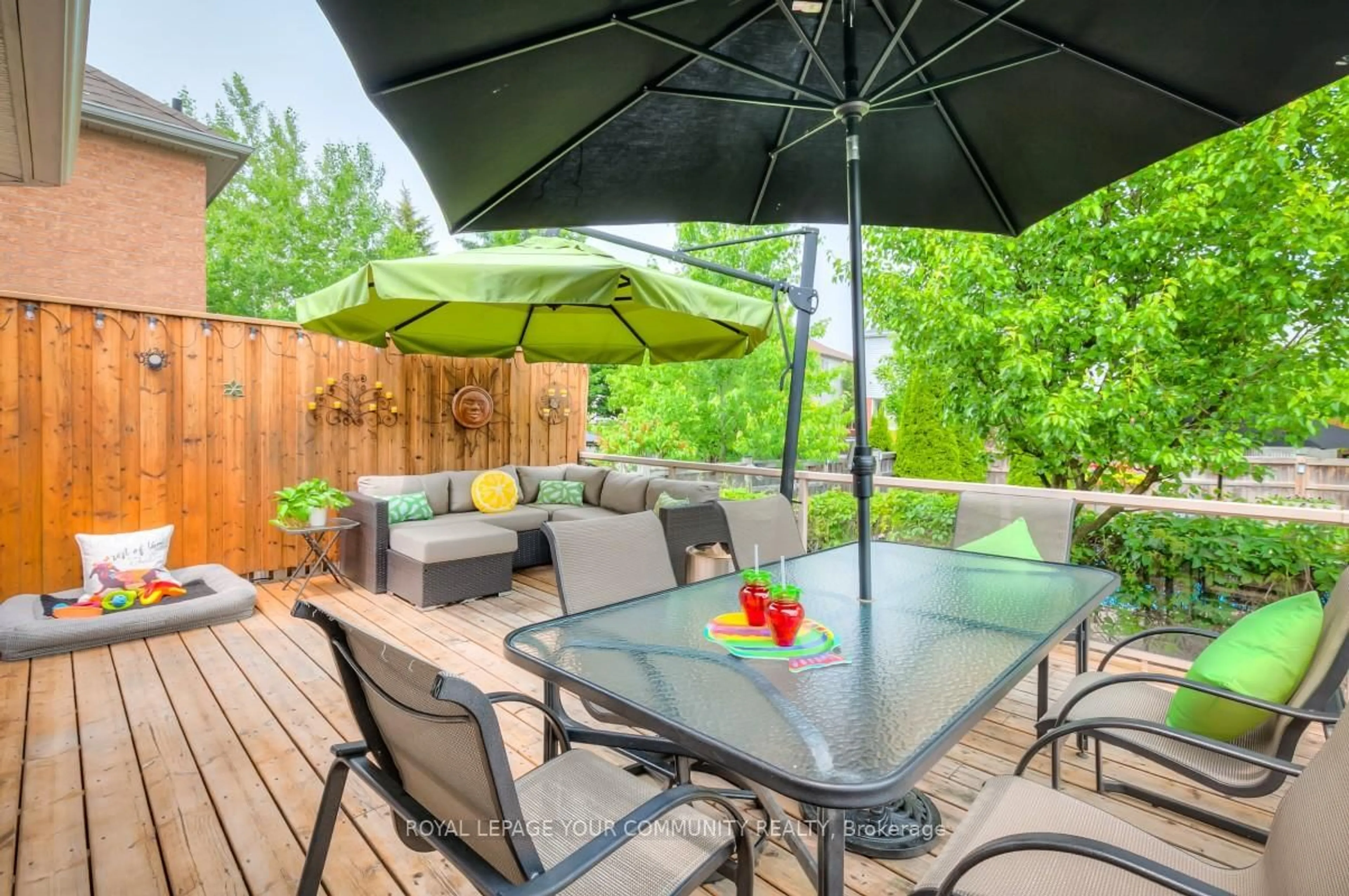 Patio, street for 503 Silken Laumann Dr, Newmarket Ontario L3X 2H9