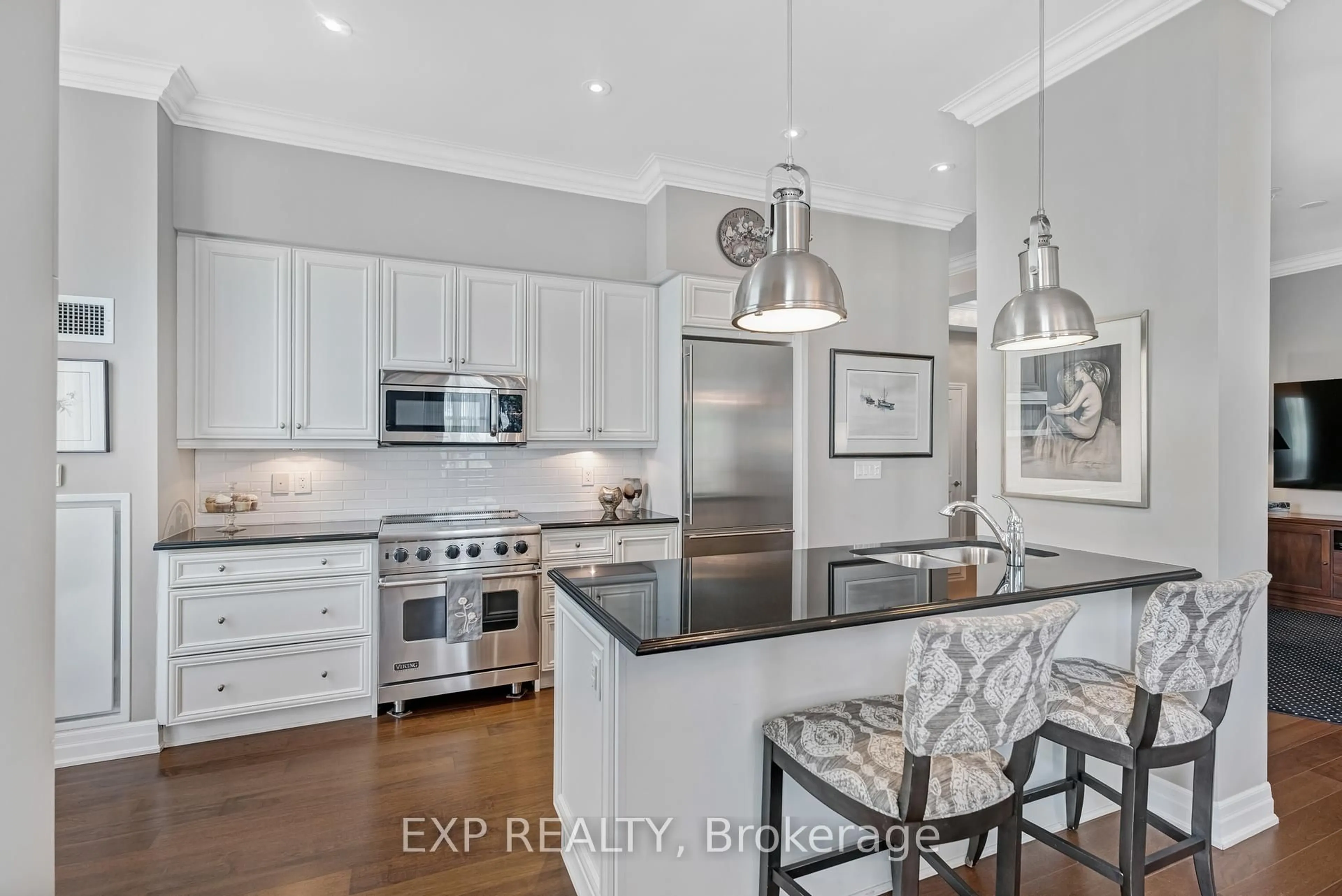 Open concept kitchen, ceramic/tile floor for 111 Civic Square Gate #117, Aurora Ontario L4G 0S6