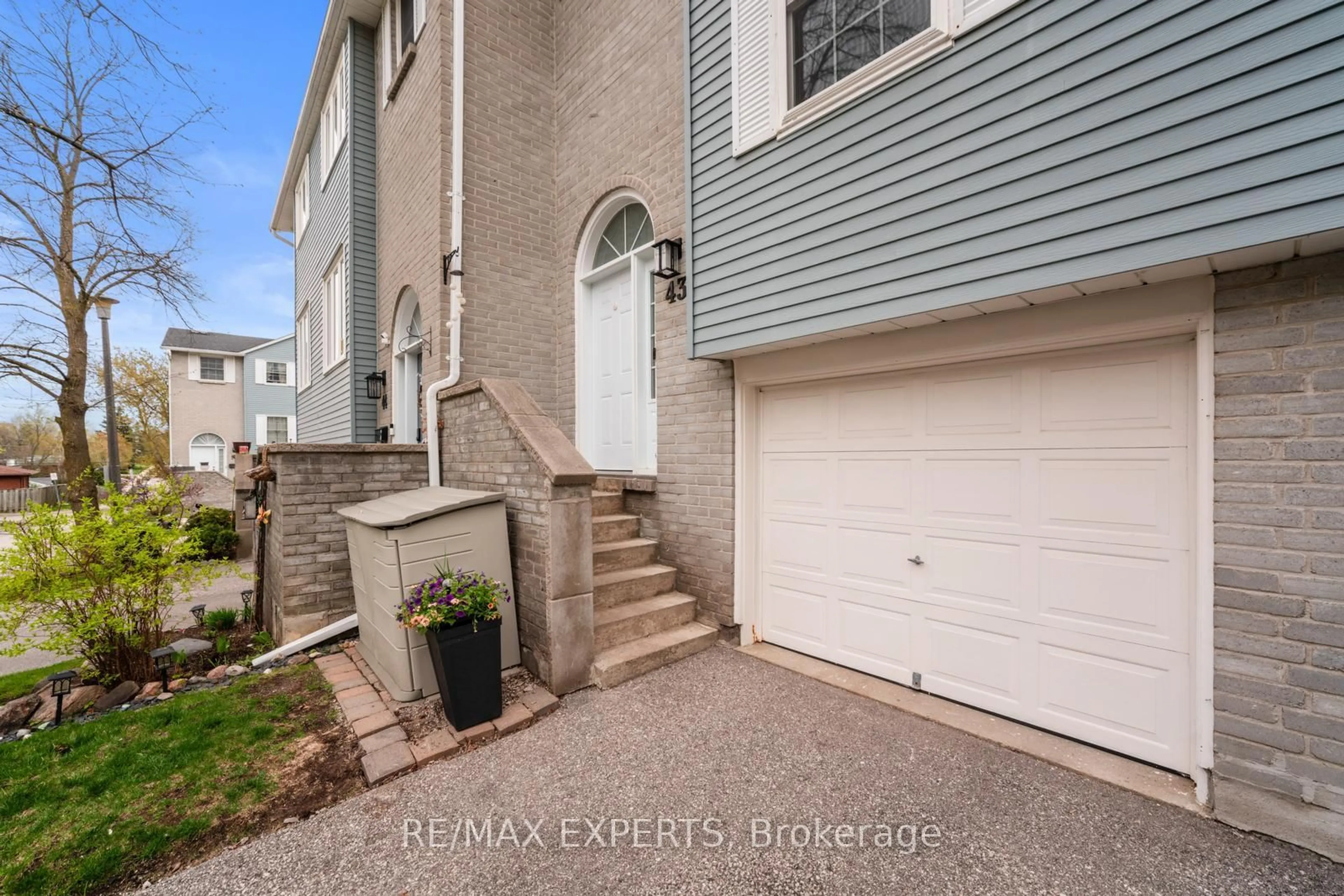 Unknown for 43 Harmony Circ, Bradford West Gwillimbury Ontario L3Z 2T9