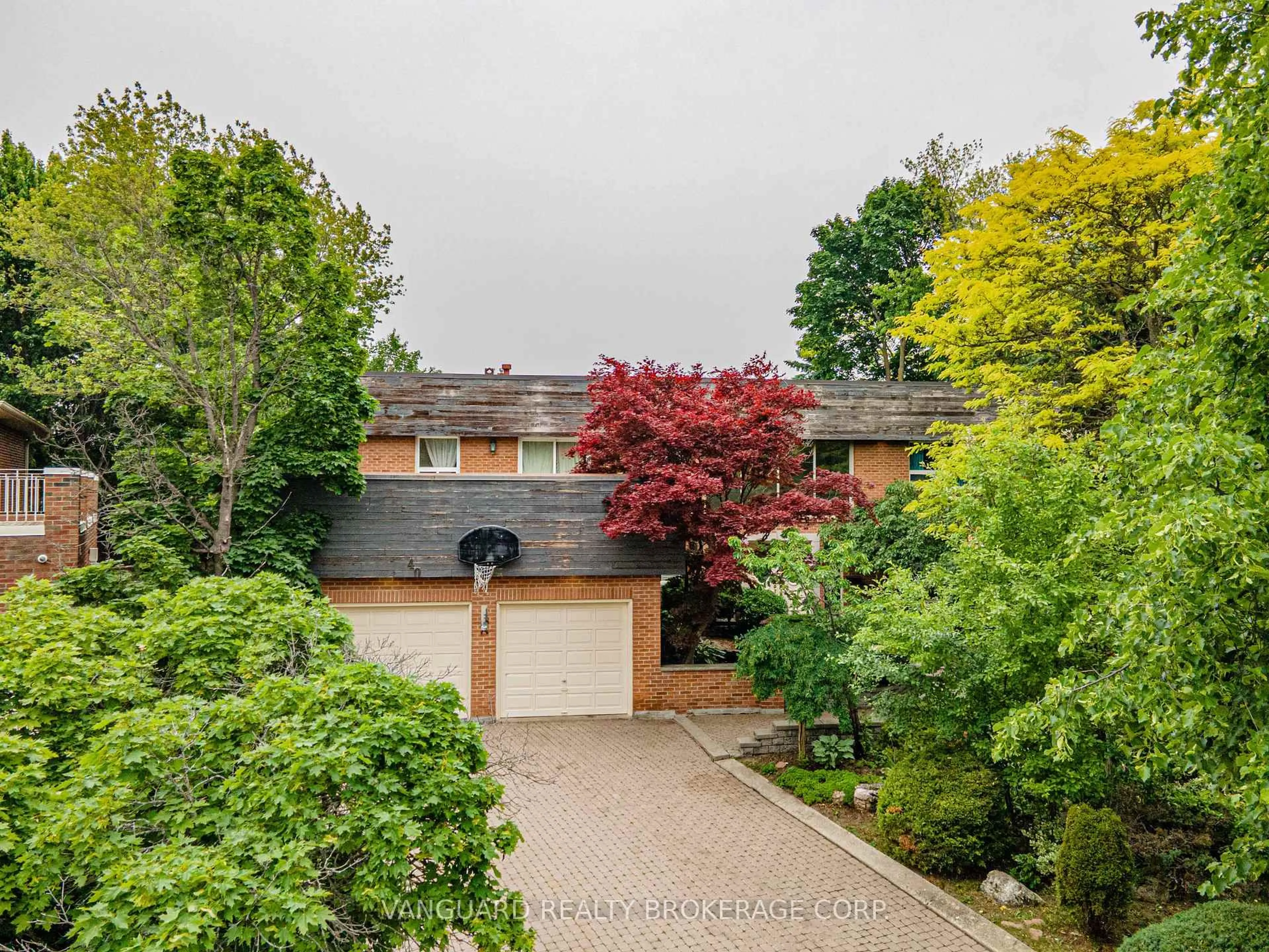 A pic from outside/outdoor area/front of a property/back of a property/a pic from drone, street for 40 Colton Cres, Vaughan Ontario L4L 3L6