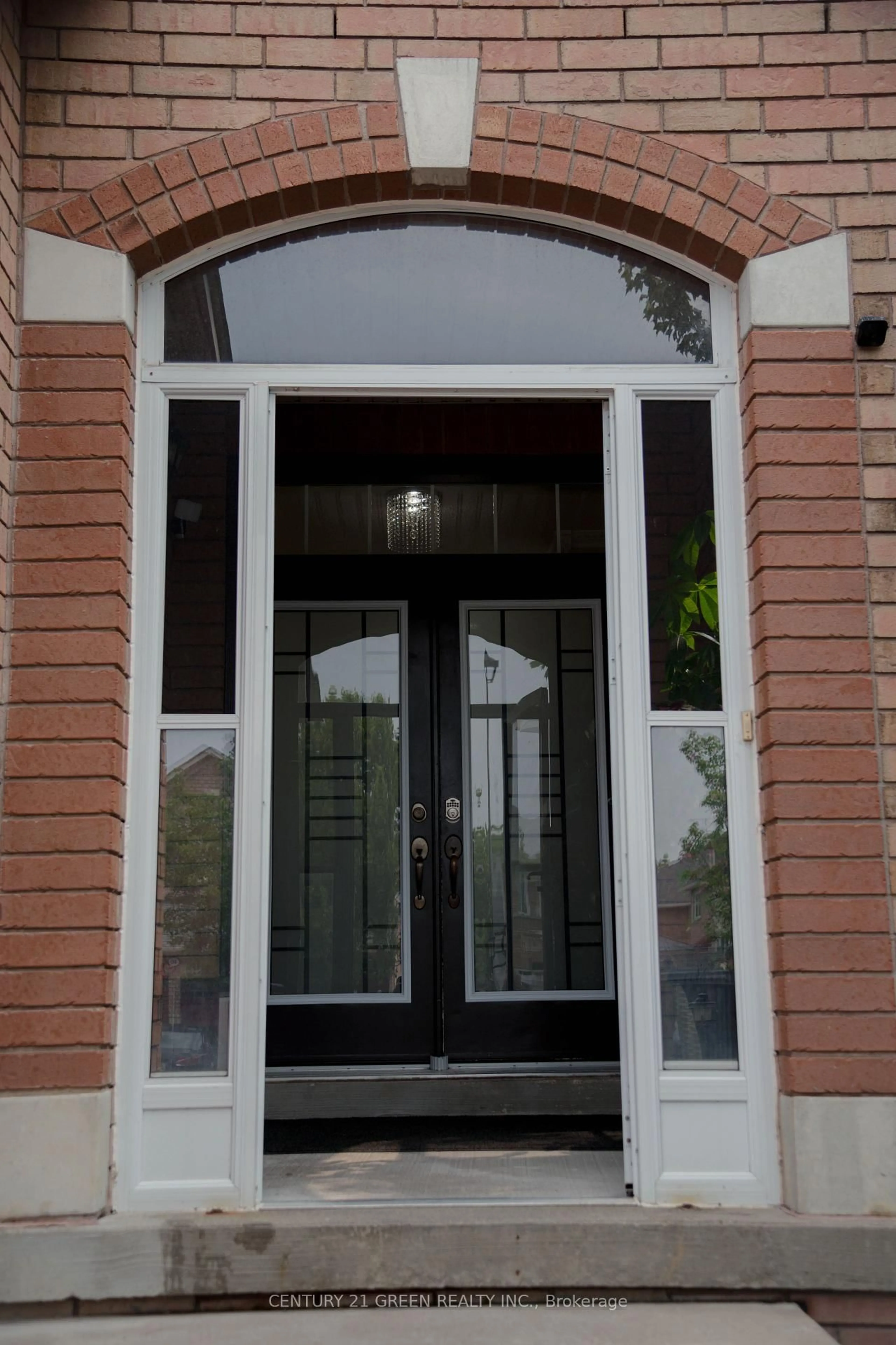 Indoor entryway for 41 Sequoia Rd, Vaughan Ontario L4H 1W6