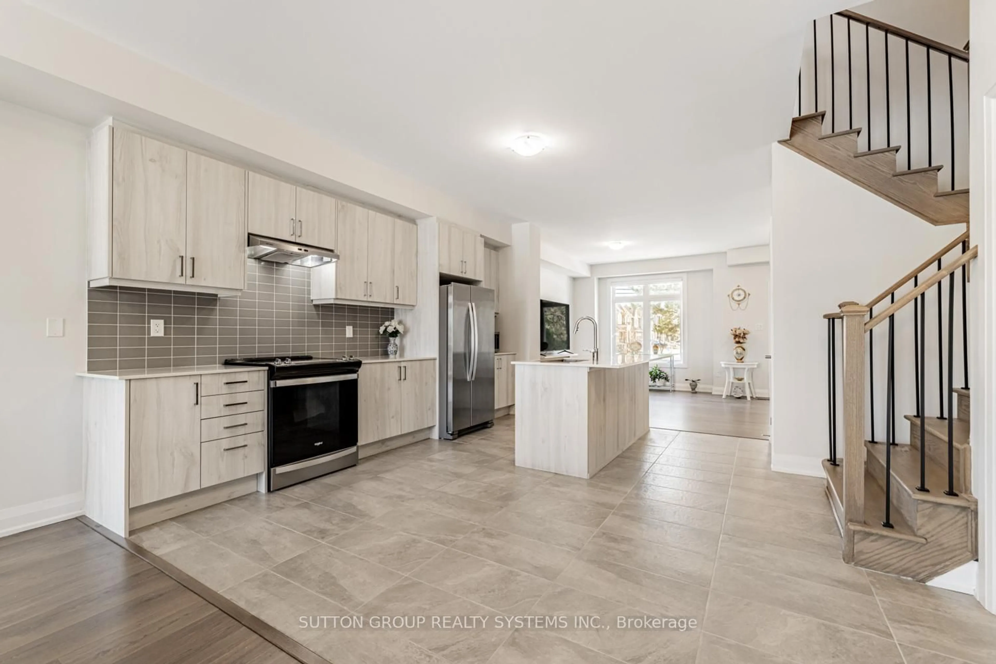Open concept kitchen, ceramic/tile floor for 39 Seguin St, Richmond Hill Ontario L4E 1H9
