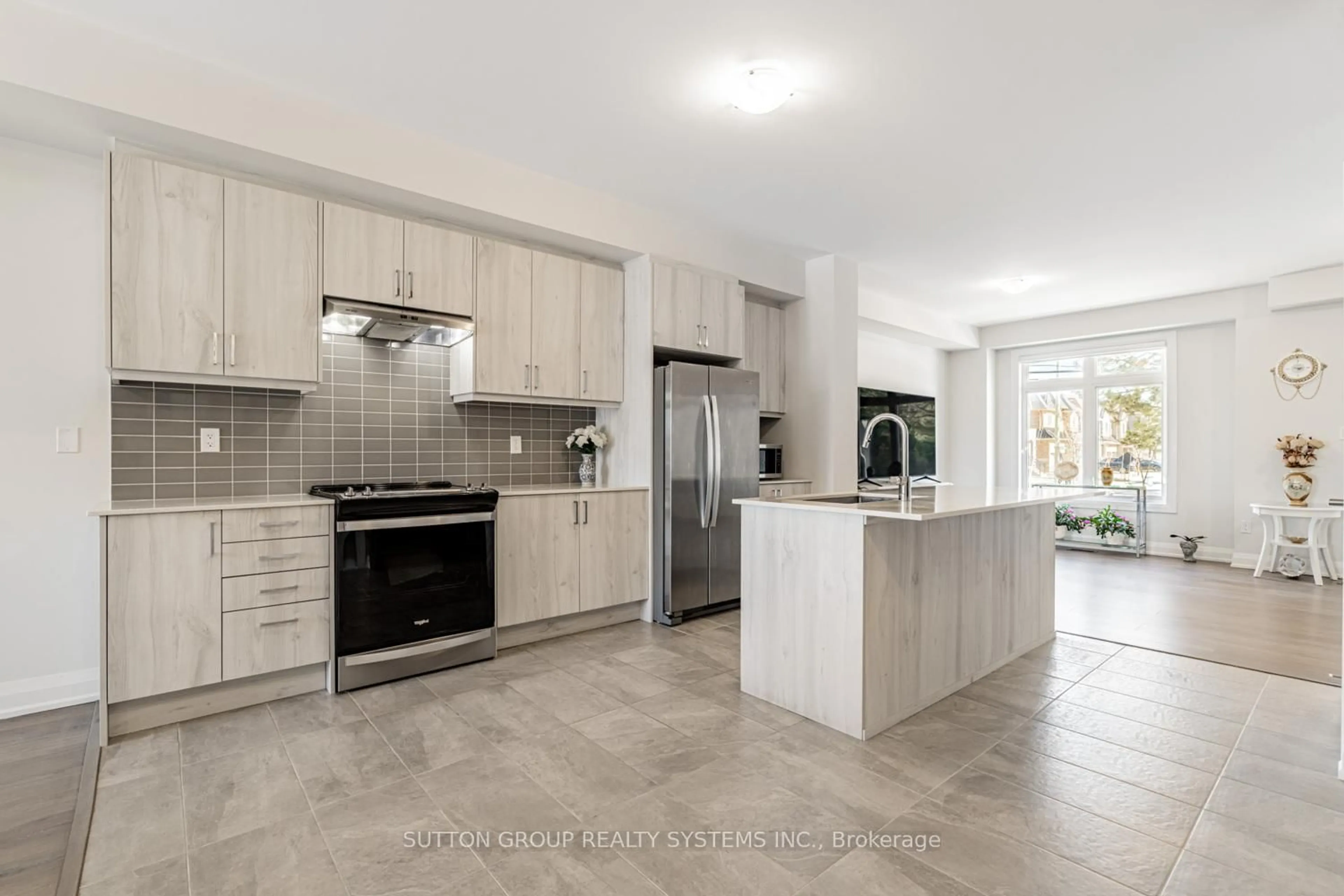 Open concept kitchen, ceramic/tile floor for 39 Seguin St, Richmond Hill Ontario L4E 1H9