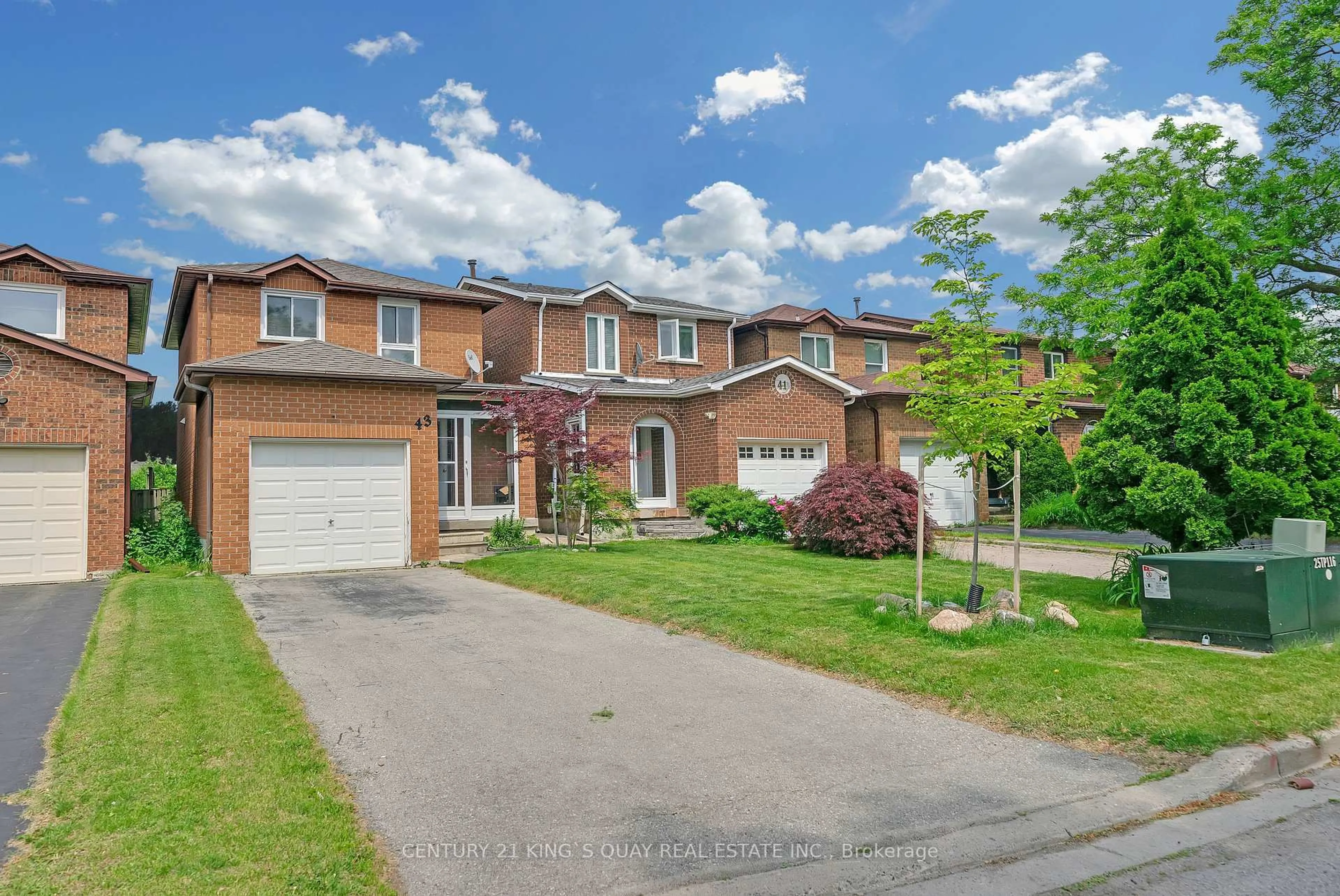 A pic from outside/outdoor area/front of a property/back of a property/a pic from drone, street for 43 Chichester Rd, Markham Ontario L3R 7E5