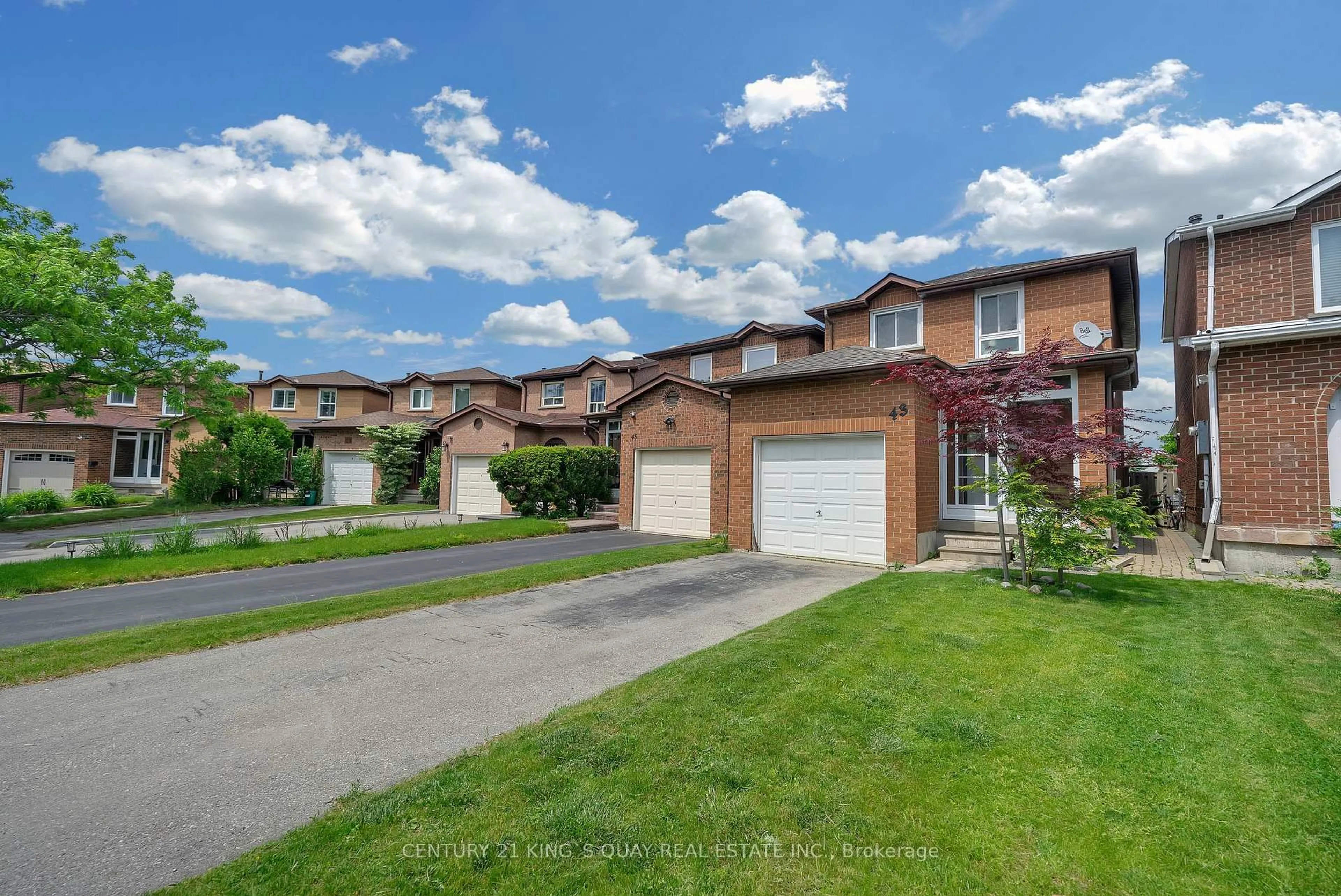A pic from outside/outdoor area/front of a property/back of a property/a pic from drone, street for 43 Chichester Rd, Markham Ontario L3R 7E5