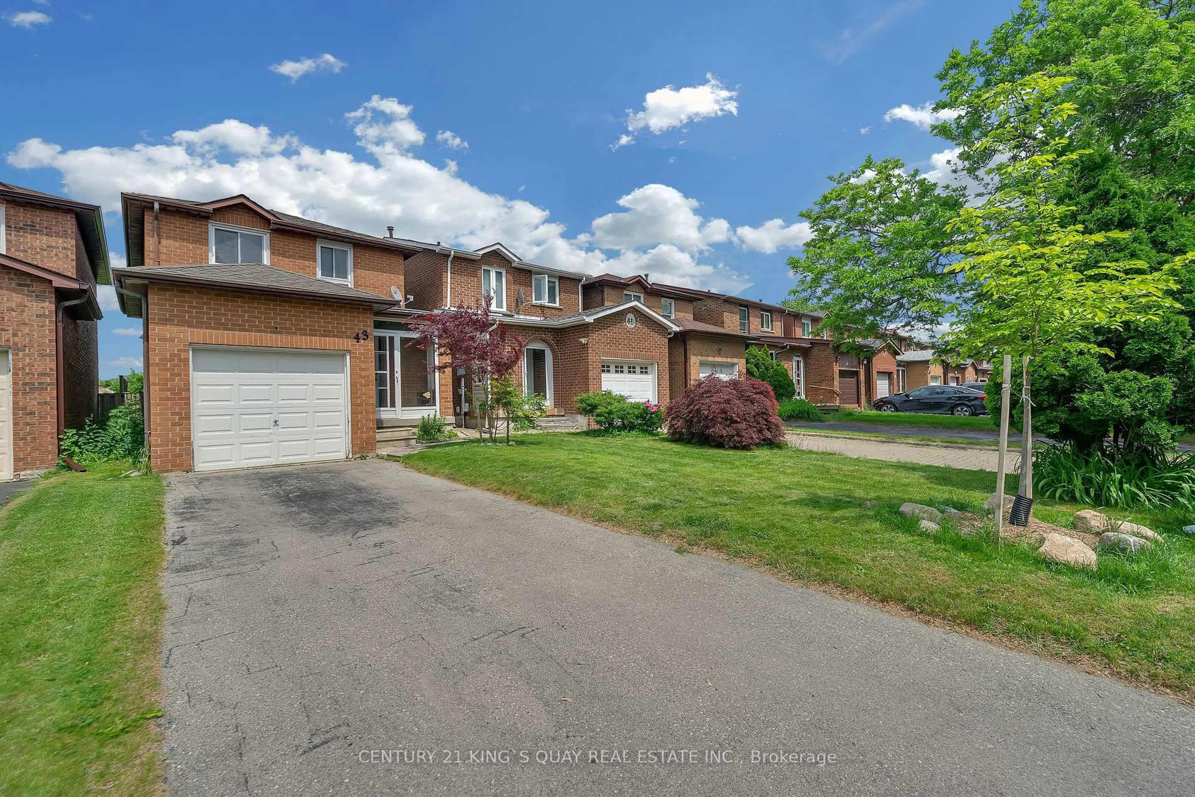 A pic from outside/outdoor area/front of a property/back of a property/a pic from drone, street for 43 Chichester Rd, Markham Ontario L3R 7E5