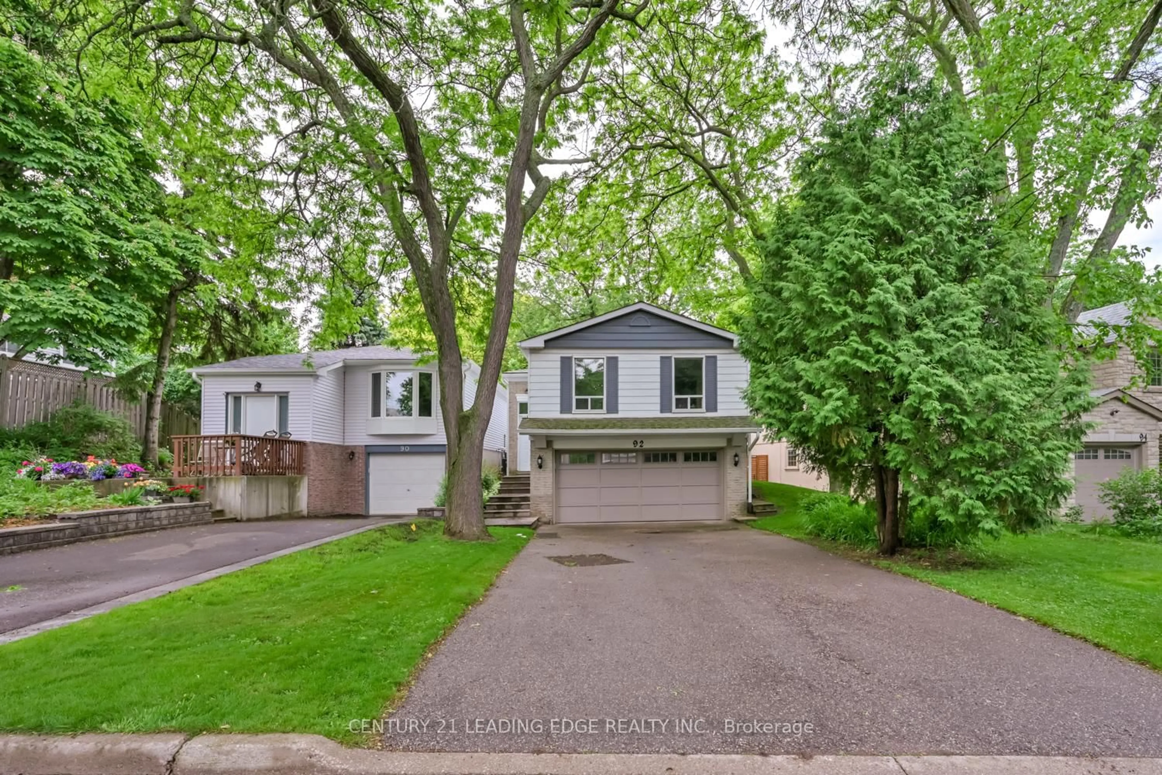 Home with vinyl exterior material, street for 92 Donnamora Cres, Markham Ontario L3T 4K7