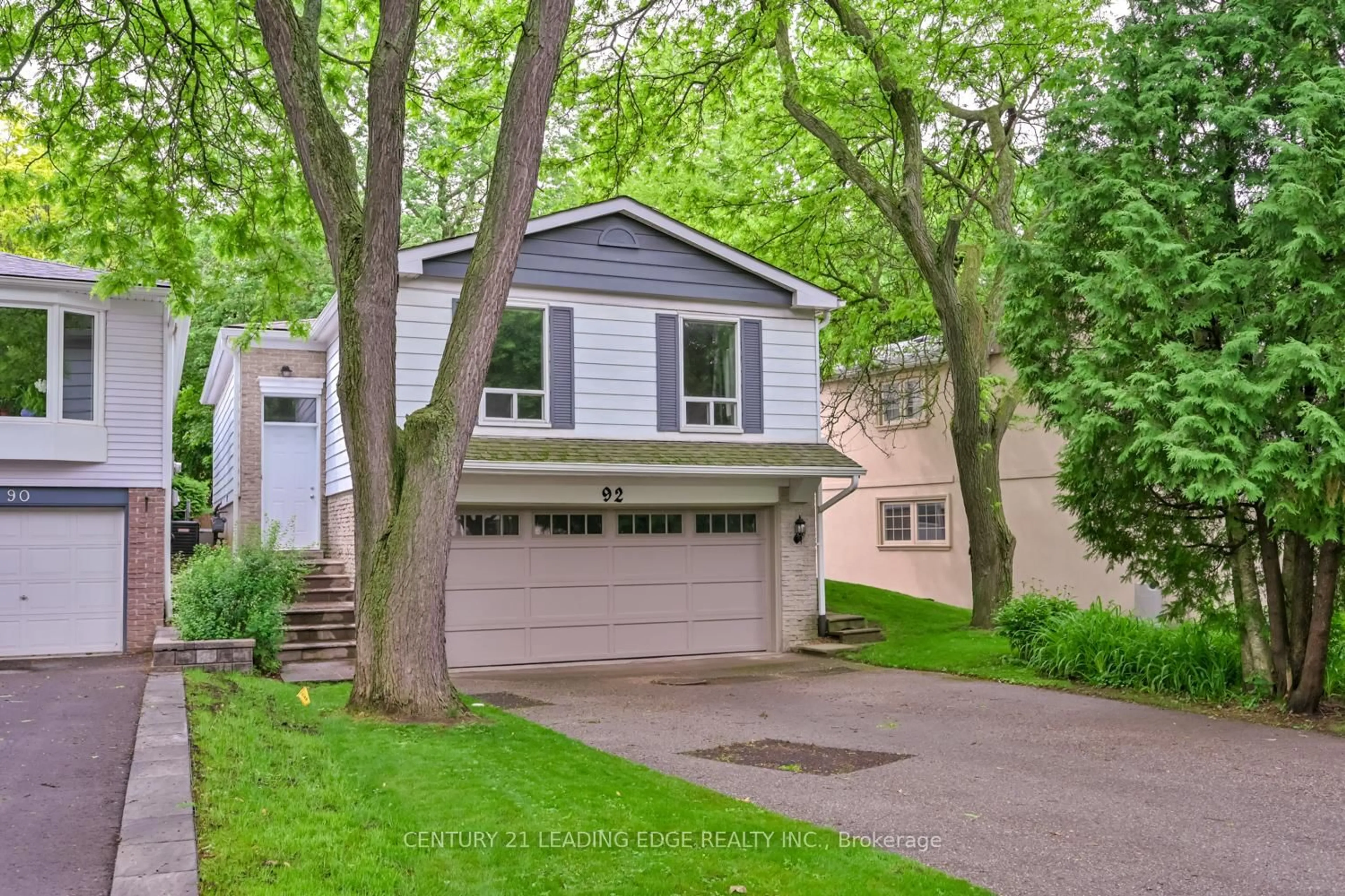 Home with vinyl exterior material, street for 92 Donnamora Cres, Markham Ontario L3T 4K7