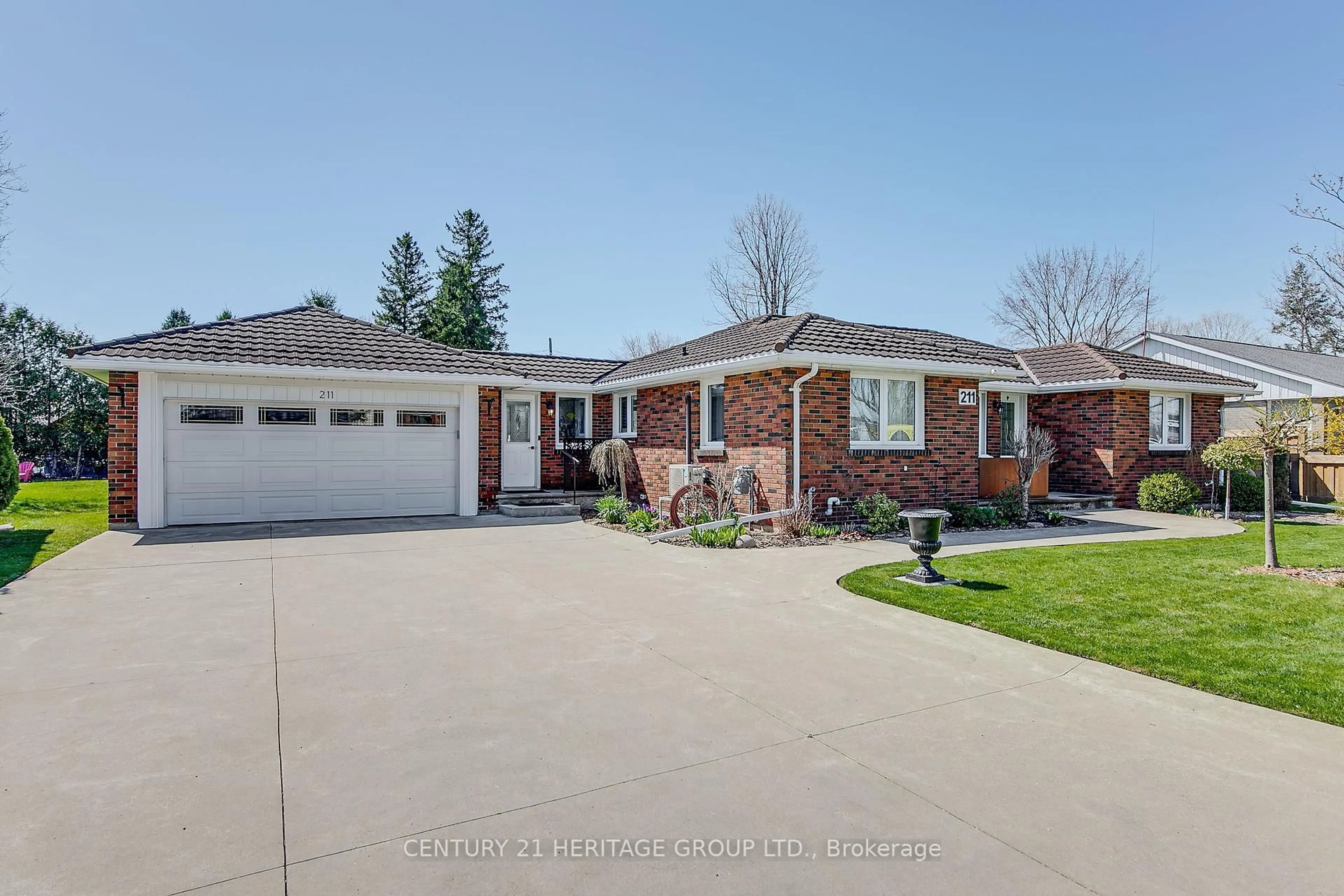 Home with brick exterior material, street for 211 Albert St, New Tecumseth Ontario L9R 1B6