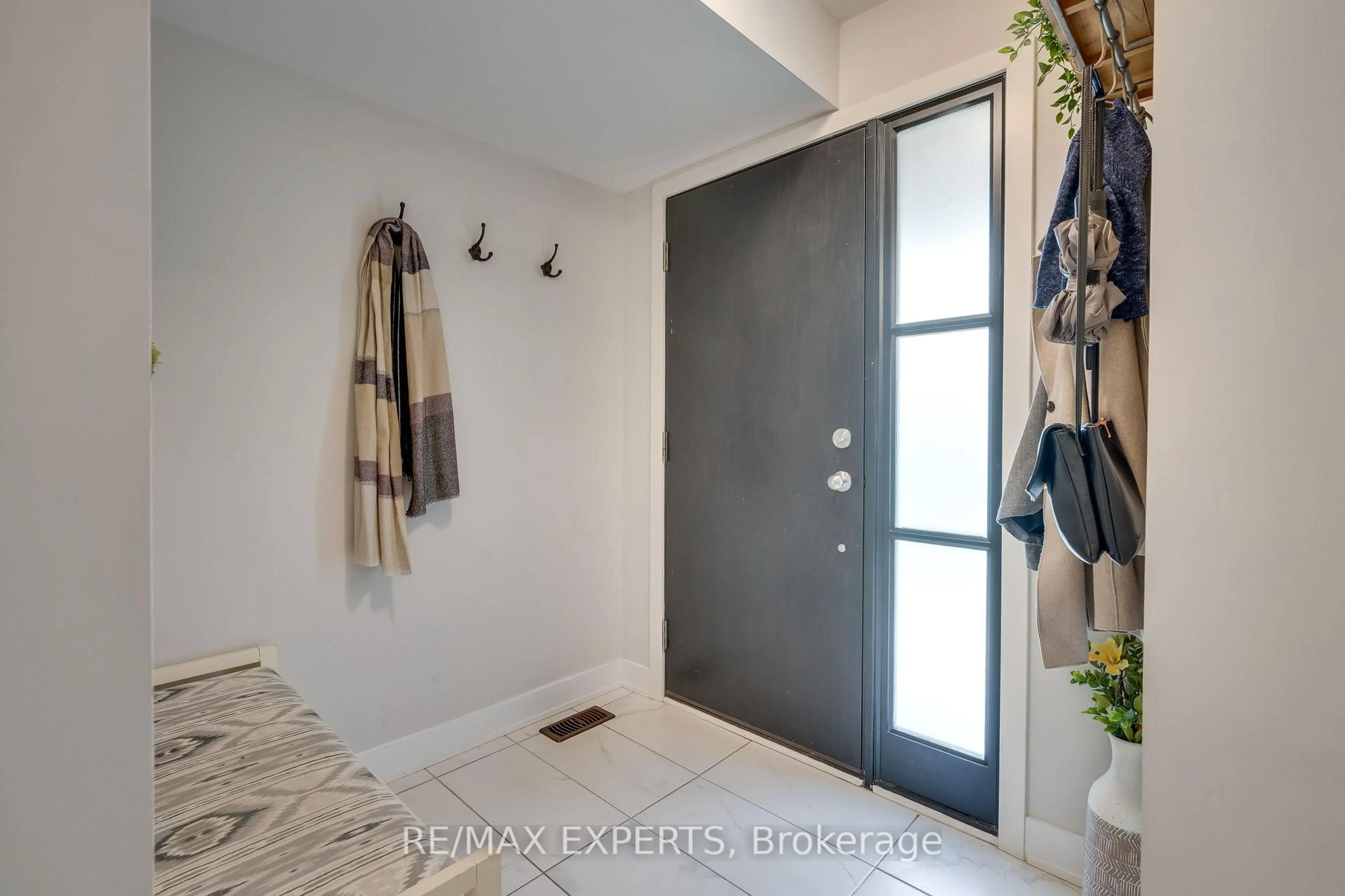 Indoor entryway for 155 Carpaccio Ave, Vaughan Ontario L4H 4R6