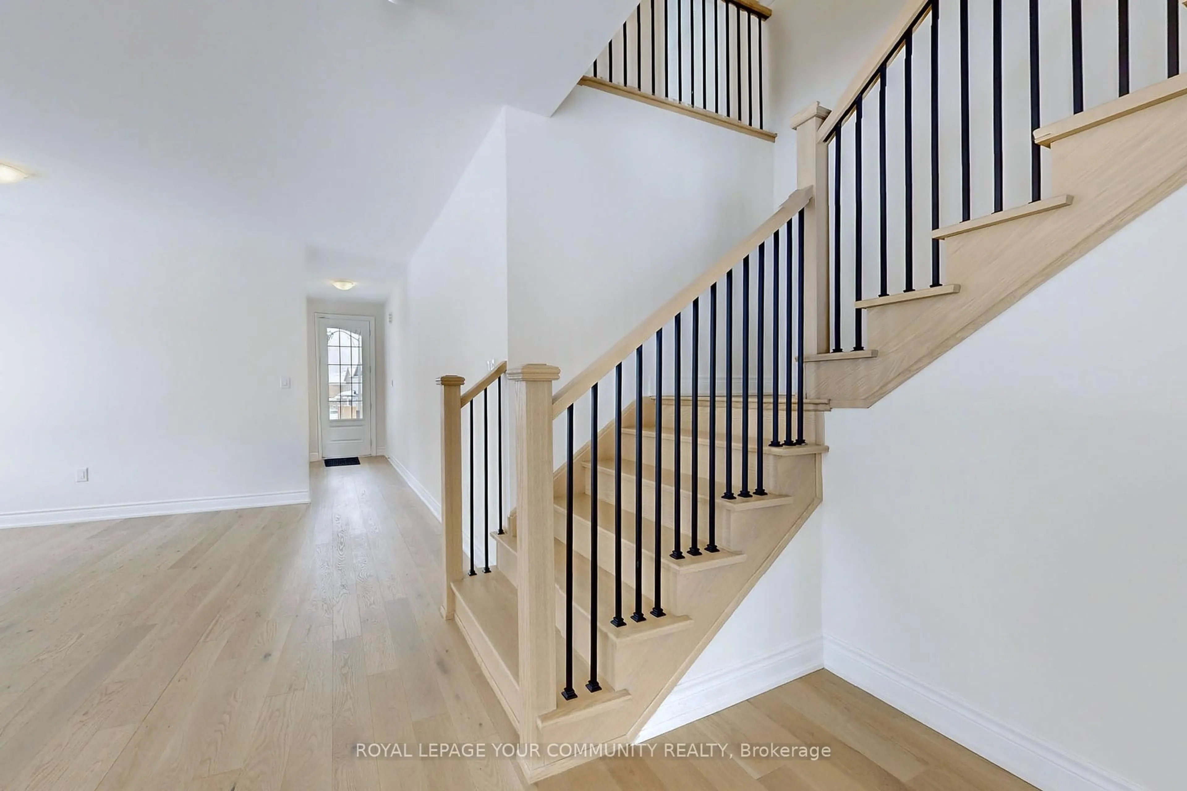 Stairs for 7 Dawn Blossom Dr, Georgina Ontario L4P 0H4
