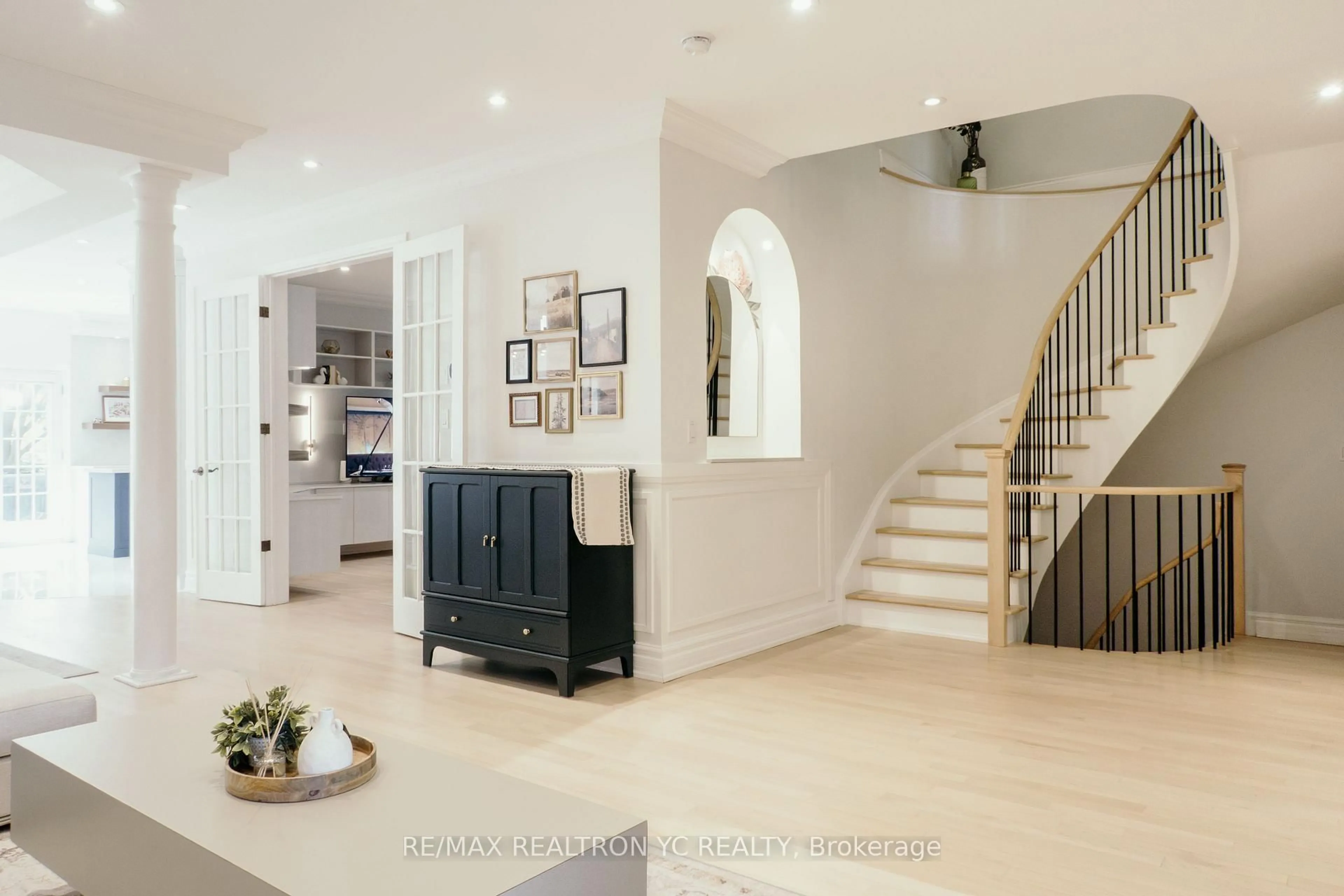 Indoor entryway for 125 Katerina Ave, Vaughan Ontario L4J 8H3