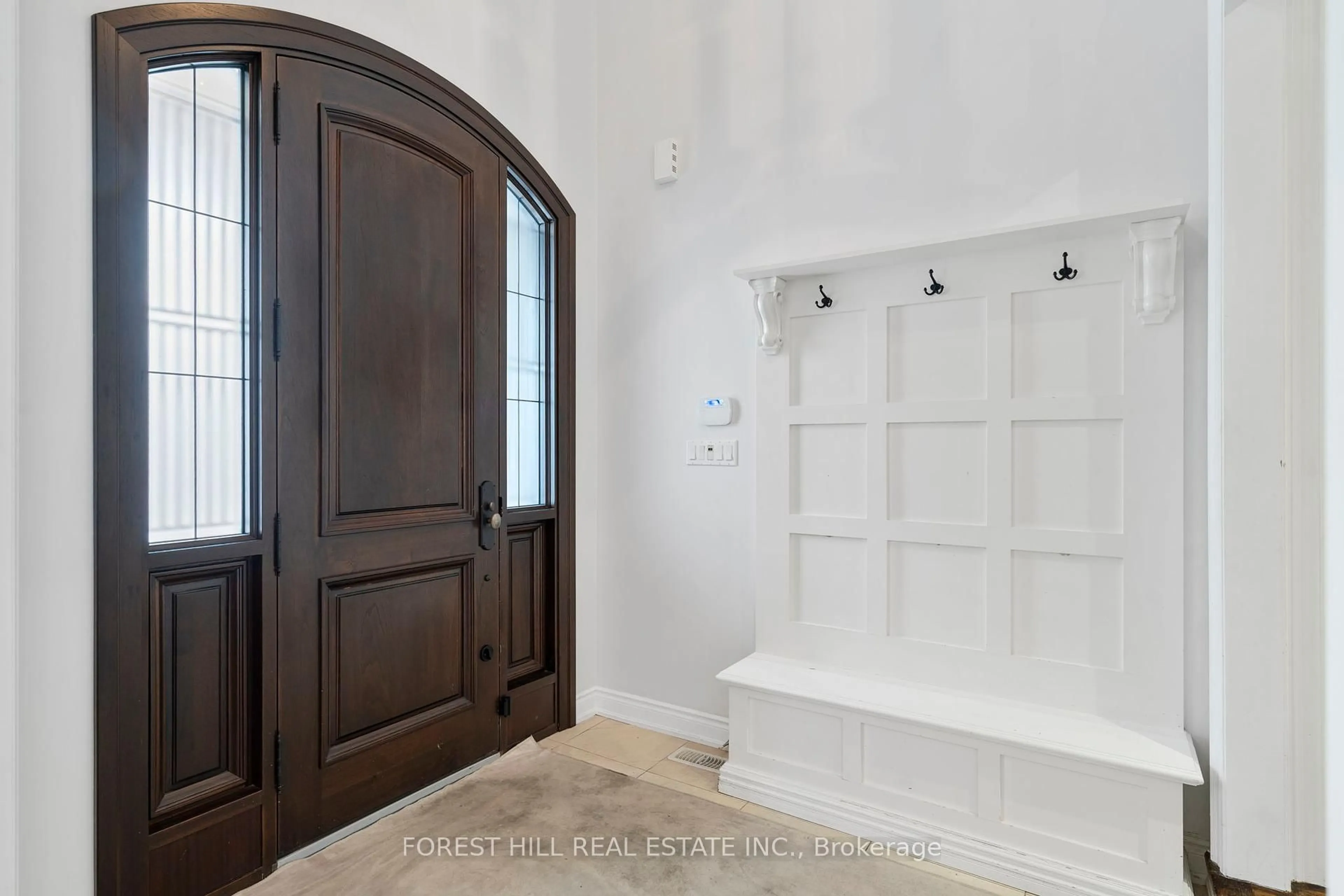 Indoor entryway for 110 Cook's Mill Cres, Vaughan Ontario L6A 0L1