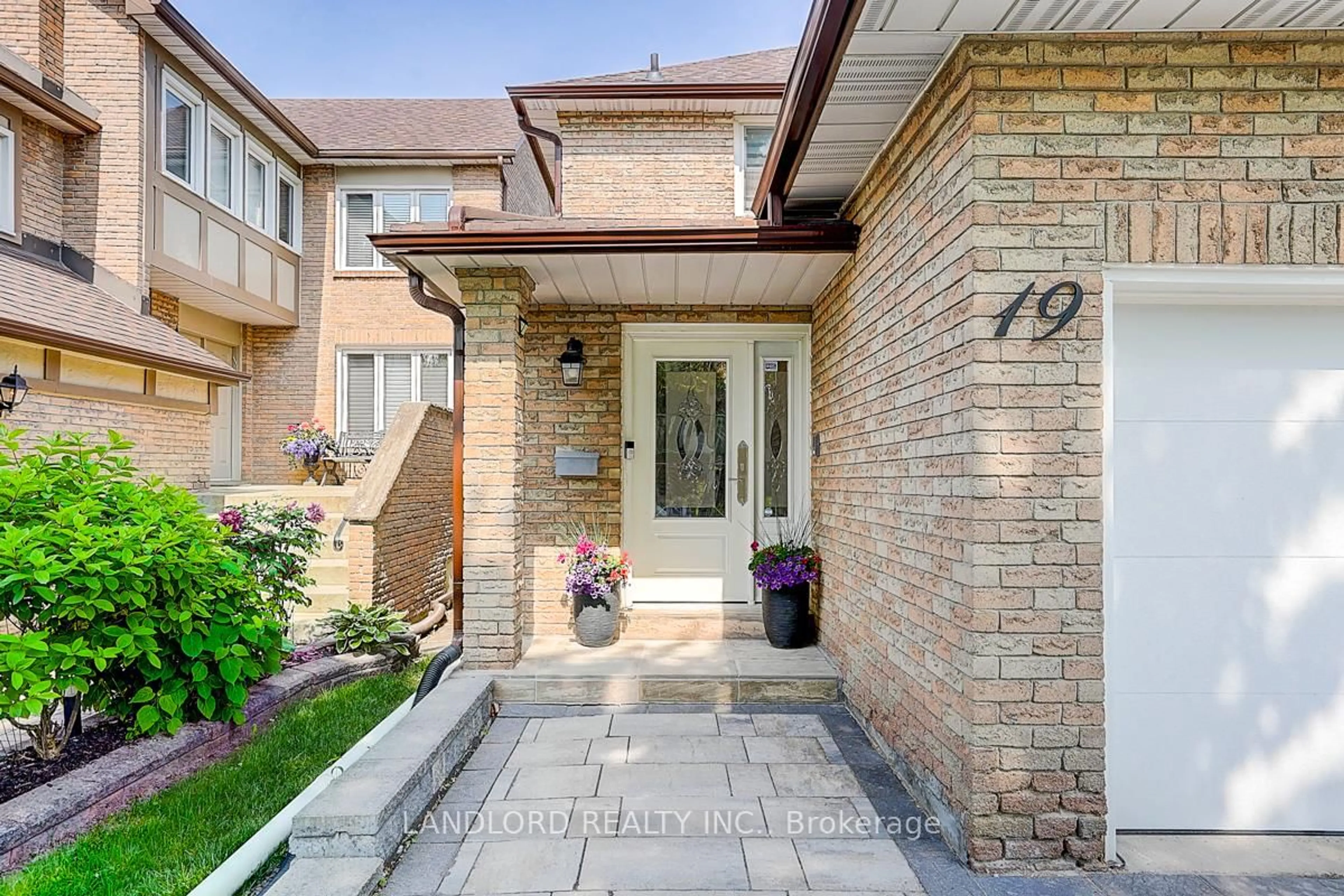 Home with brick exterior material, street for 19 Esther Cres, Vaughan Ontario L4J 3J8