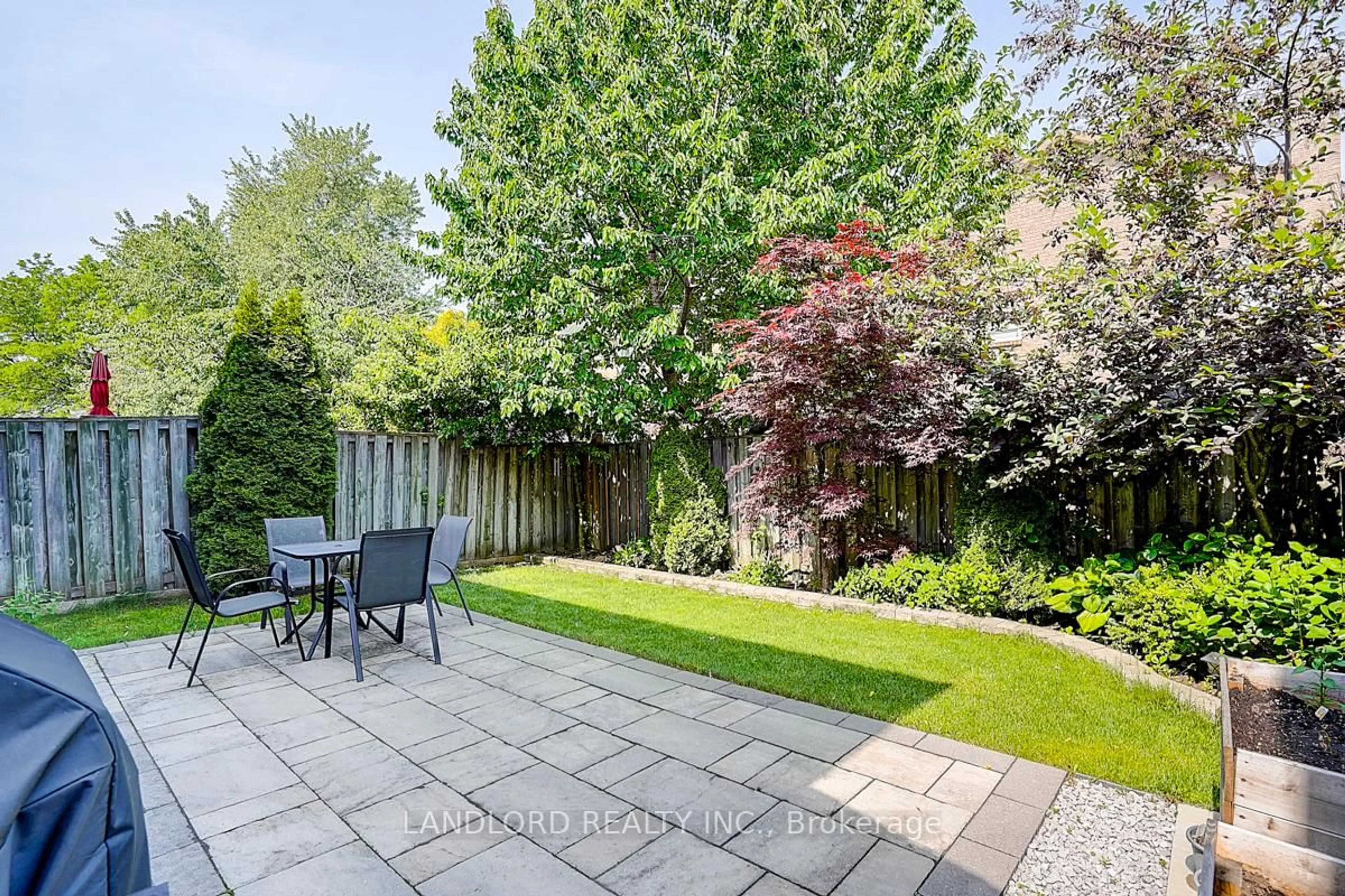 Patio, street for 19 Esther Cres, Vaughan Ontario L4J 3J8