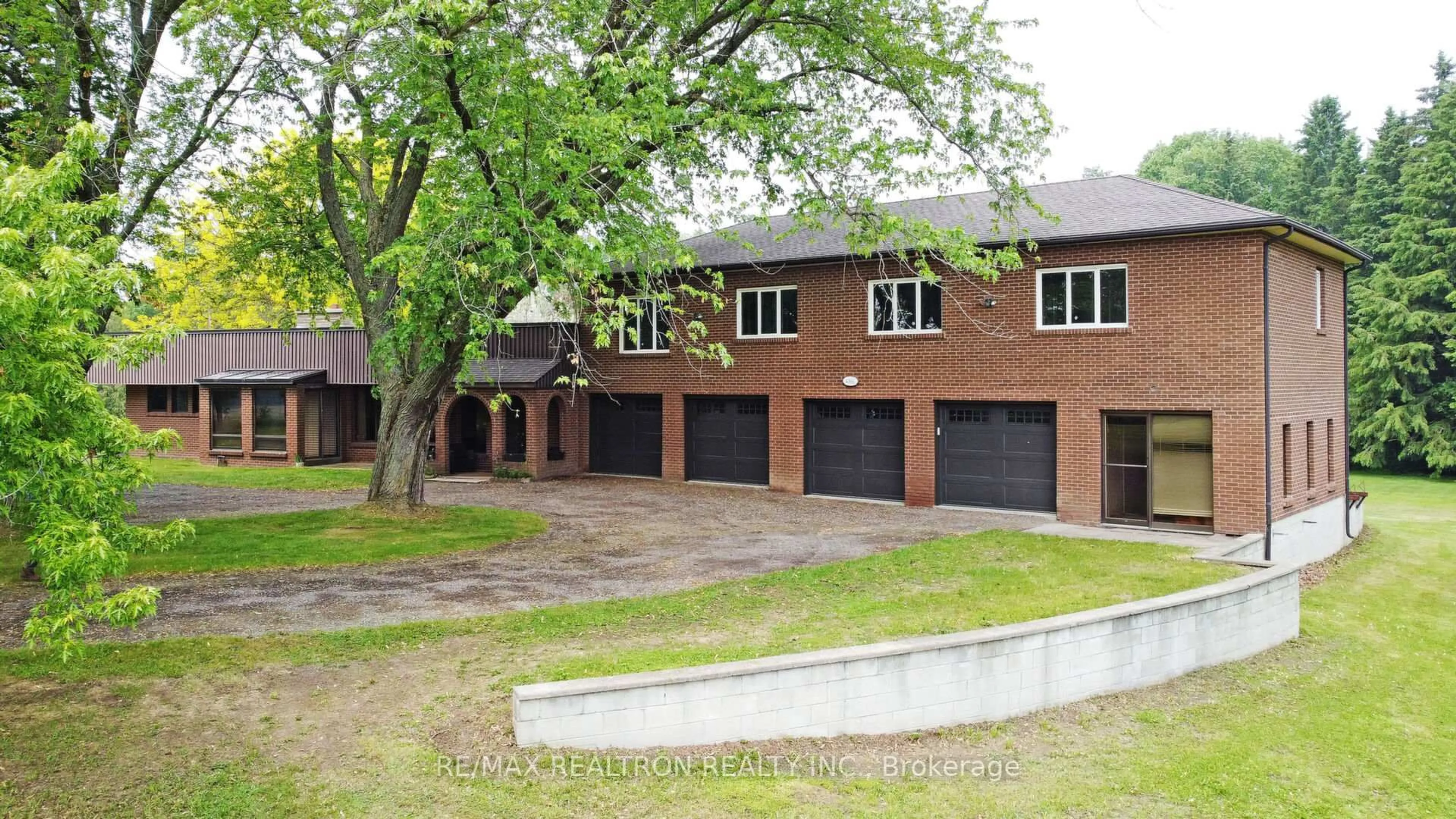 A pic from outside/outdoor area/front of a property/back of a property/a pic from drone, street for 4166 Mount Albert Rd, East Gwillimbury Ontario L0G 1V0