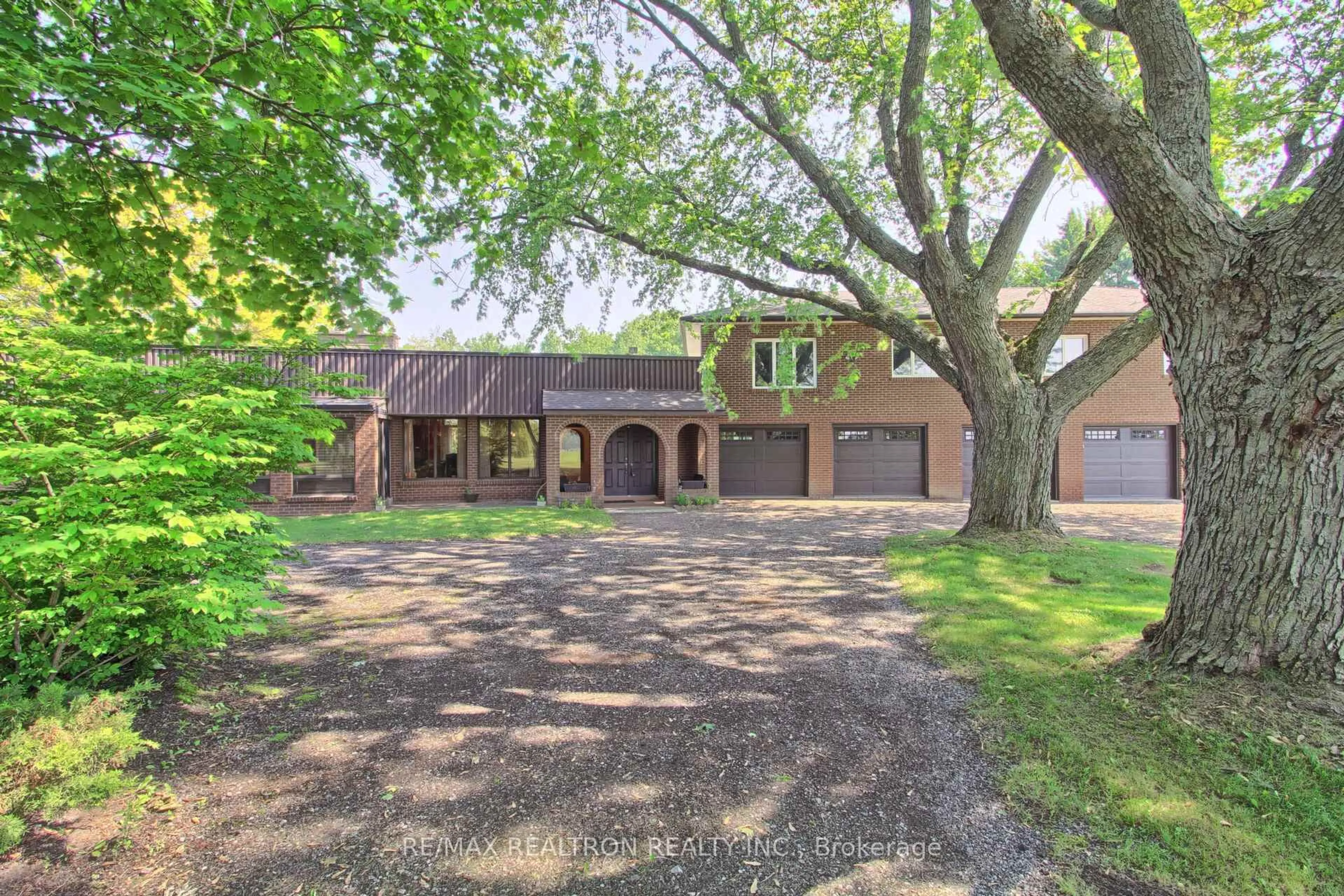 A pic from outside/outdoor area/front of a property/back of a property/a pic from drone, street for 4166 Mount Albert Rd, East Gwillimbury Ontario L0G 1V0