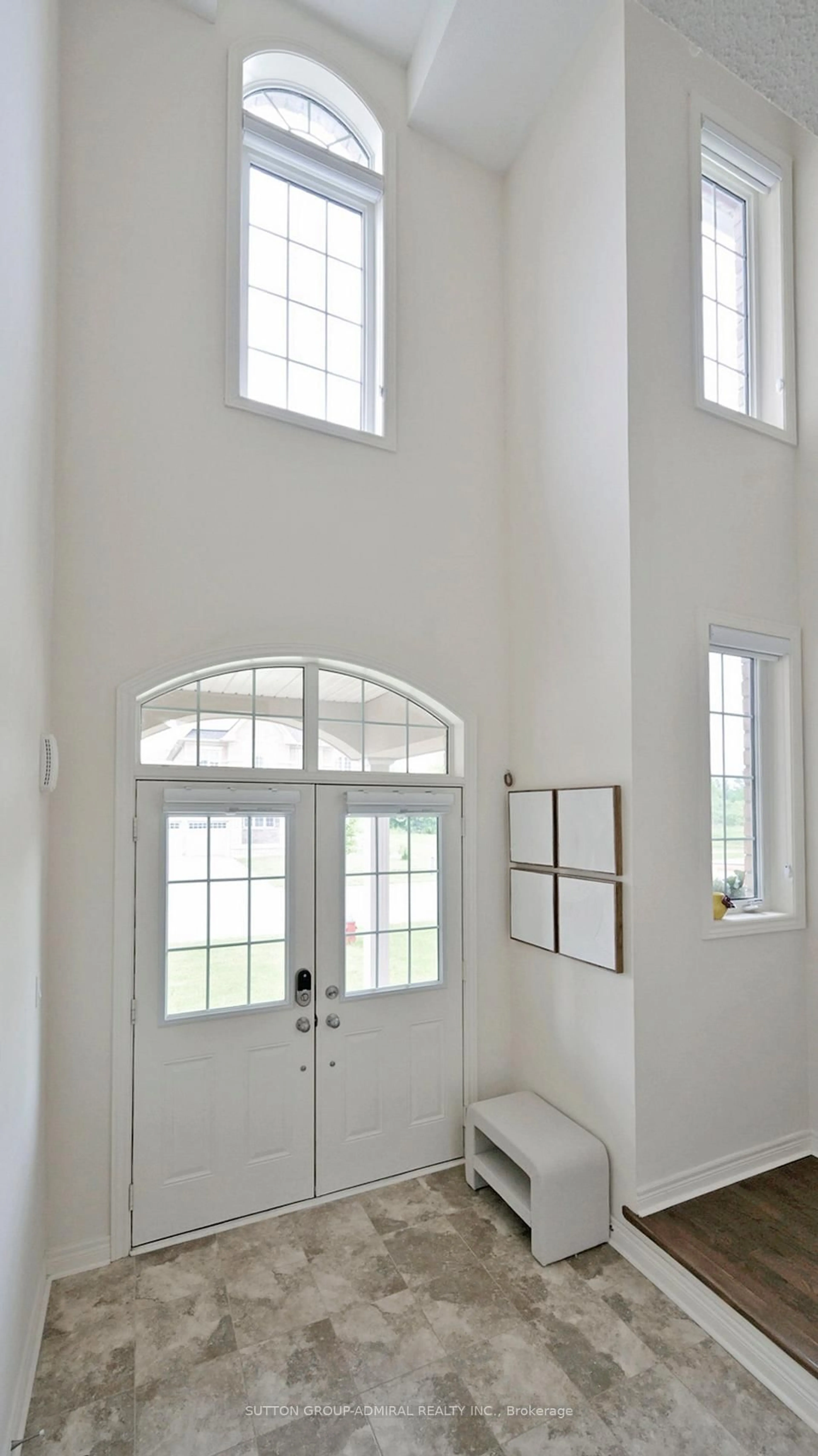 Indoor entryway for 219 Inverness Way, Bradford West Gwillimbury Ontario L3Z 0W6