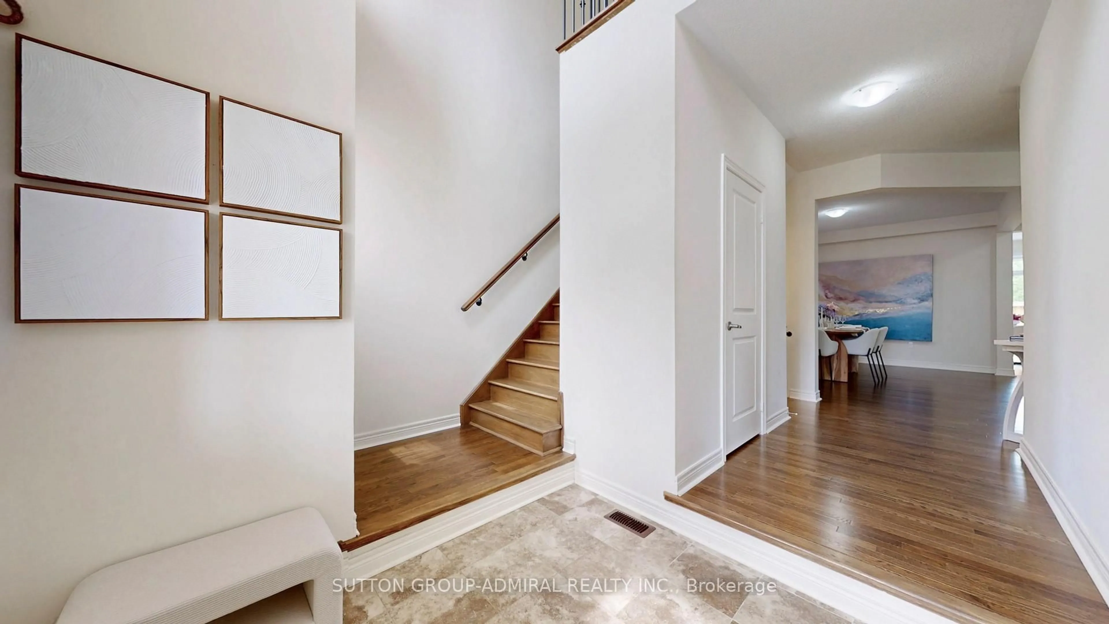 Indoor entryway for 219 Inverness Way, Bradford West Gwillimbury Ontario L3Z 0W6