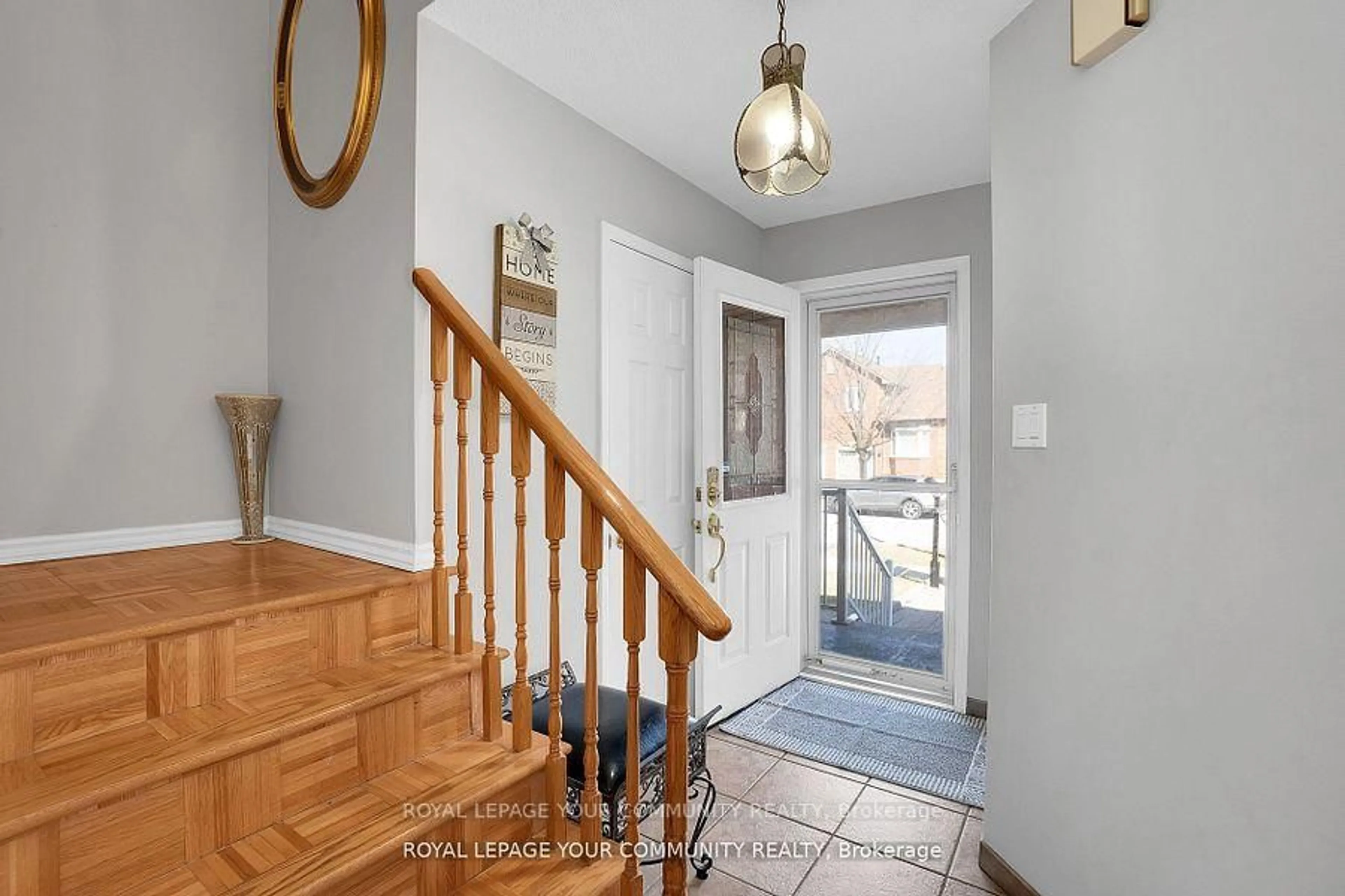 Indoor entryway for 86 Islay Cres, Vaughan Ontario L6A 2C1
