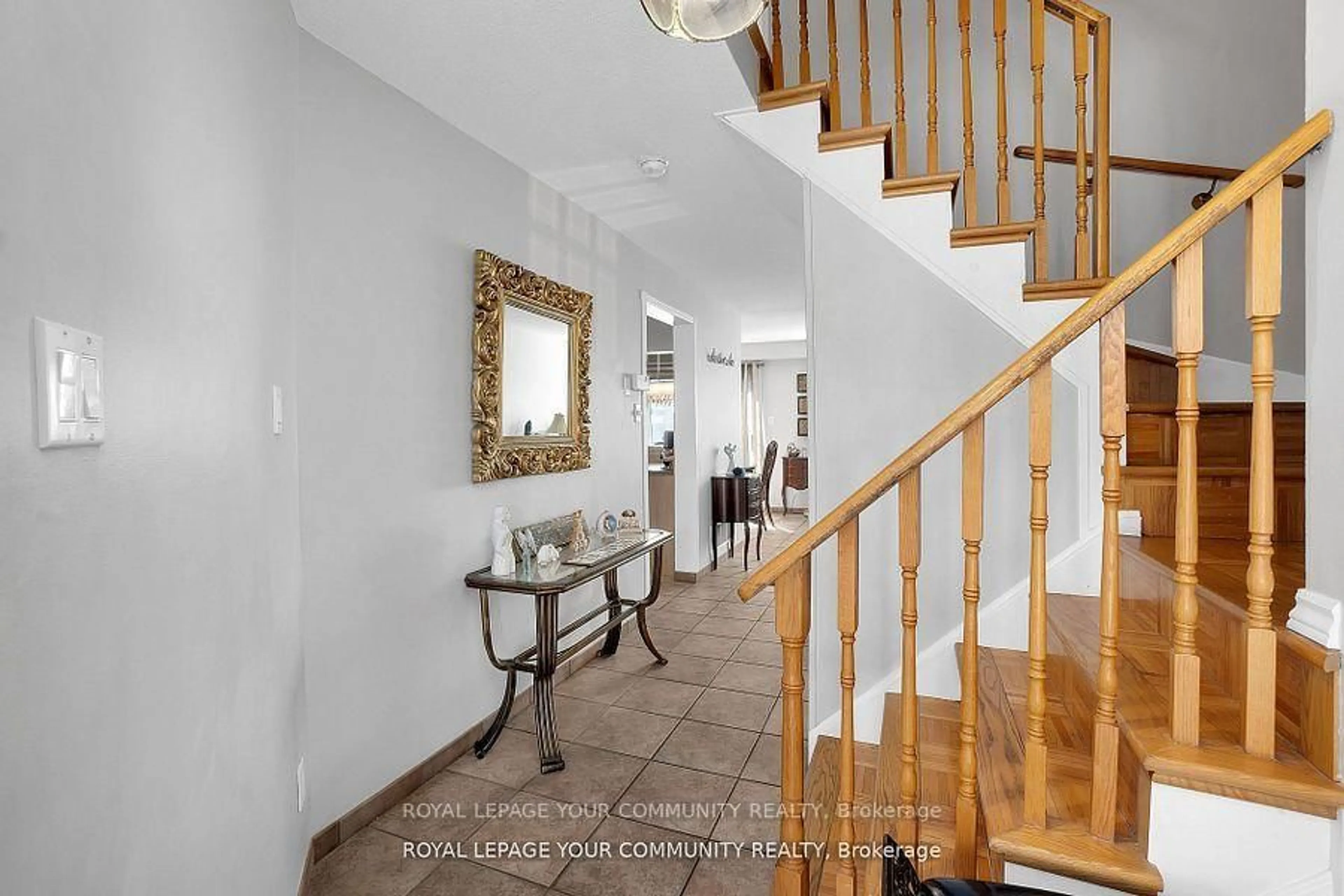 Indoor foyer for 86 Islay Cres, Vaughan Ontario L6A 2C1