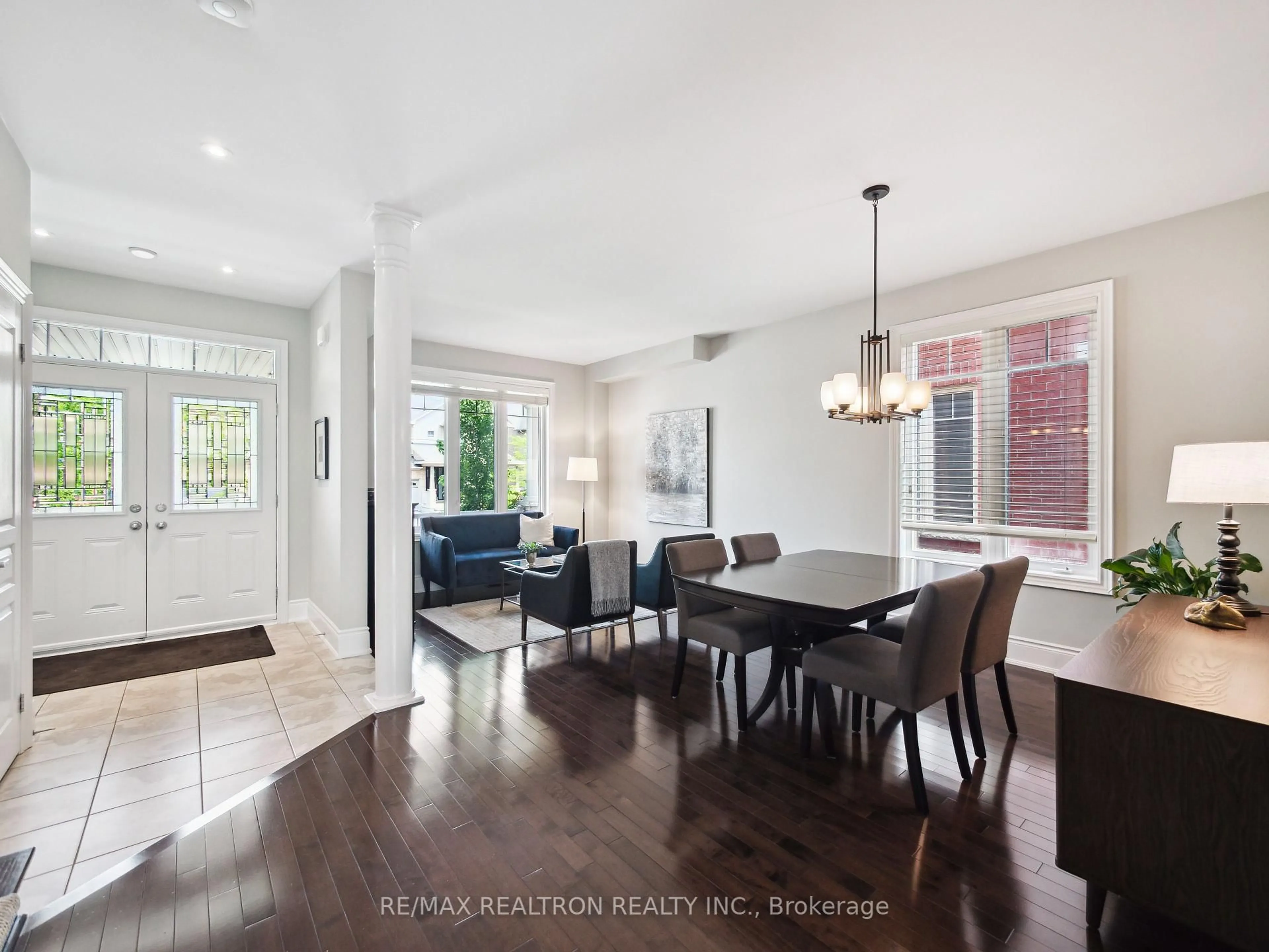 Open concept kitchen, unknown for 10 Glade Dr, Richmond Hill Ontario L4E 0G9