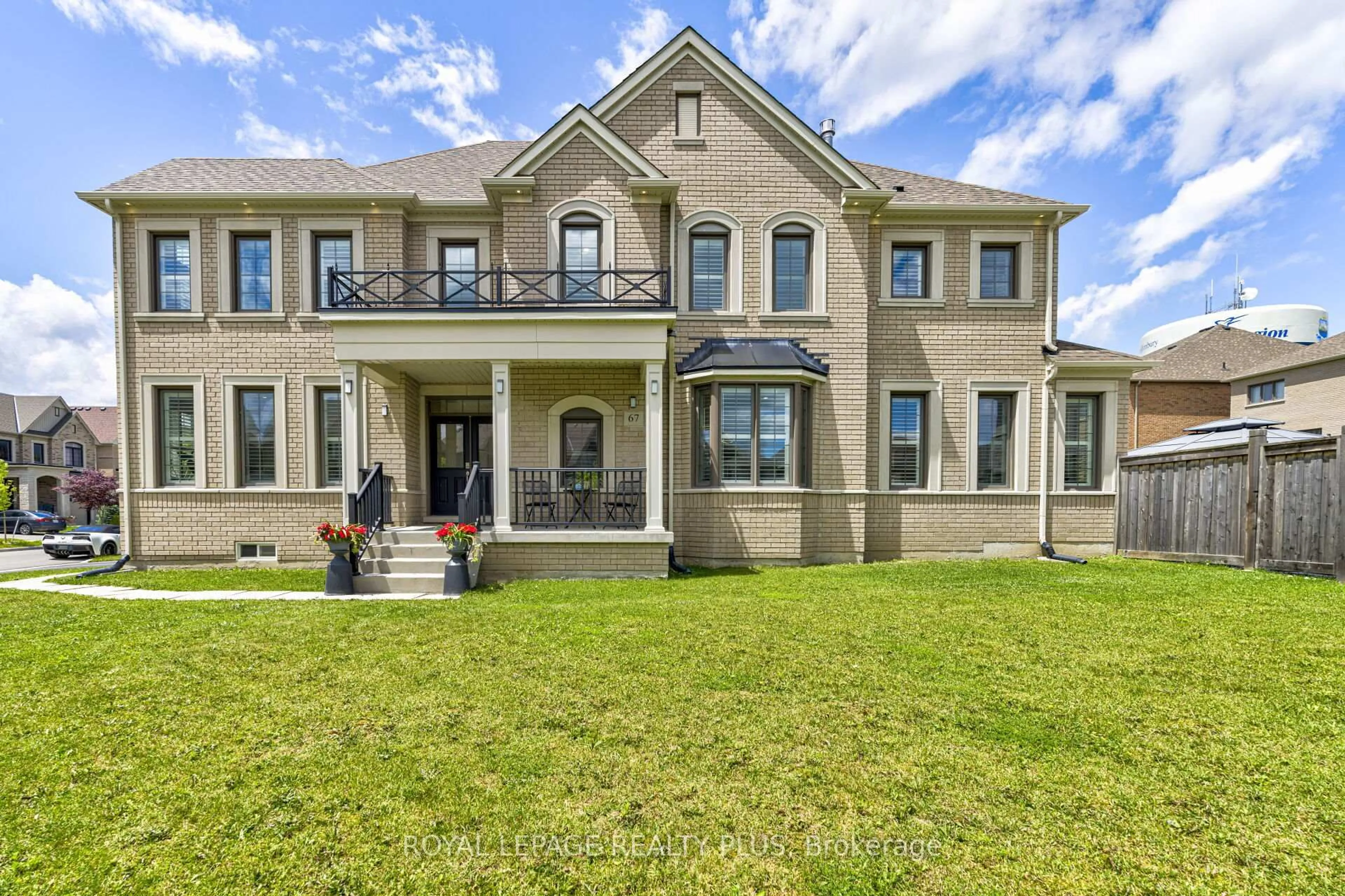 Home with brick exterior material, unknown for 67 Tesla Cres #cres, East Gwillimbury Ontario L9N 0T3
