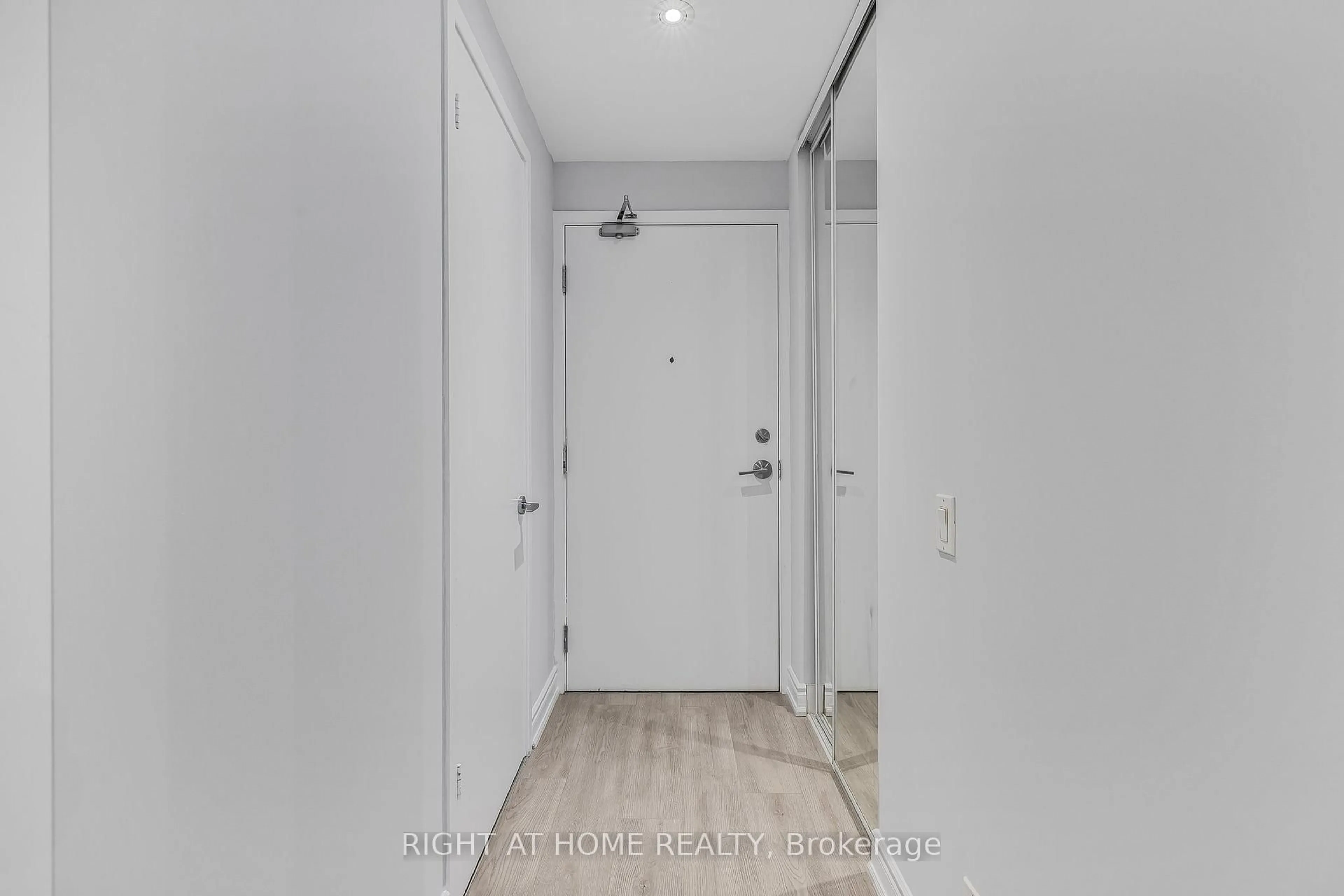 Indoor entryway for 5 Buttermill Ave #3108, Vaughan Ontario L4K 0J5