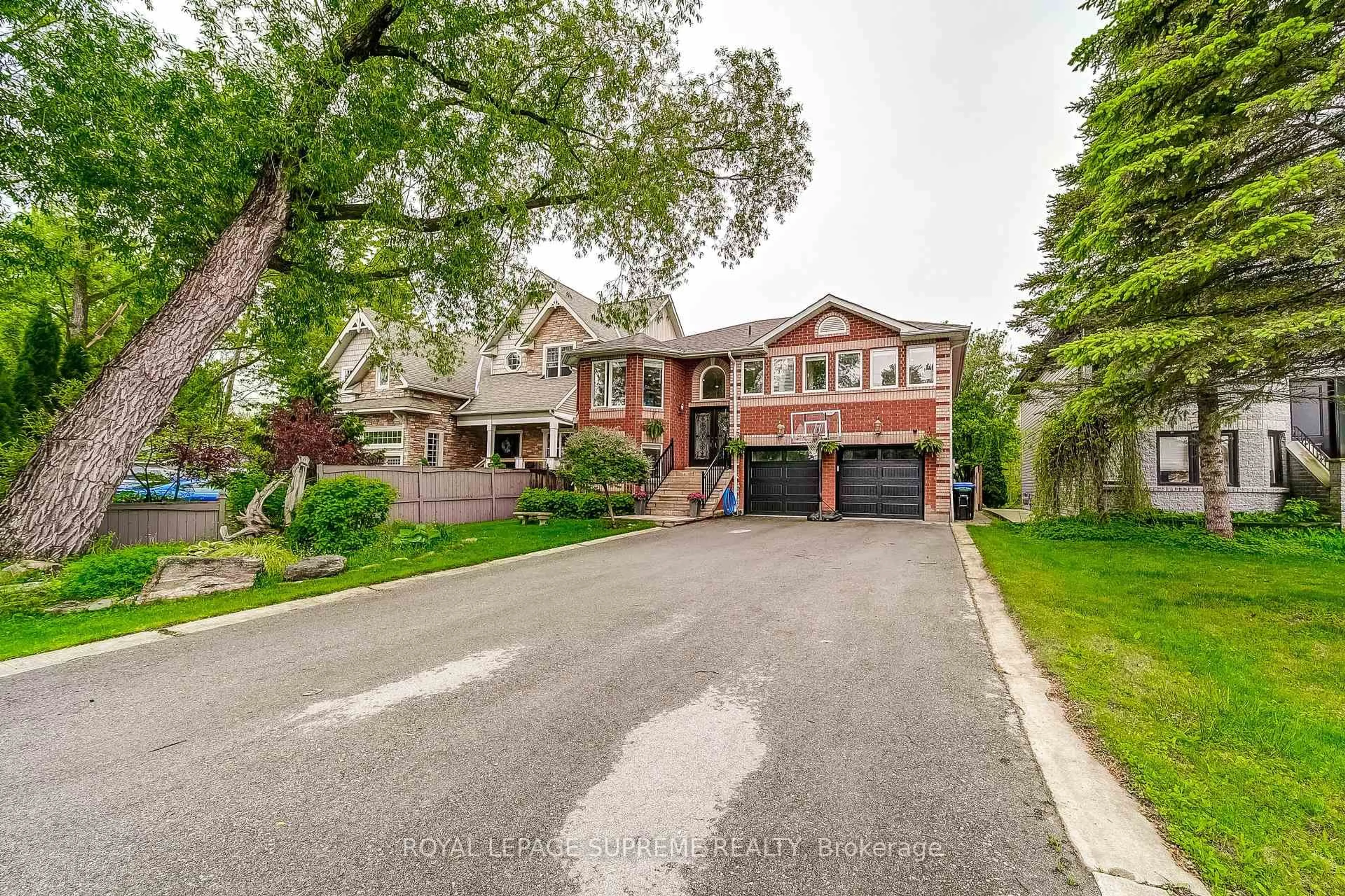 Home with brick exterior material, street for 2608 Leonard St, Innisfil Ontario L9S 3T9