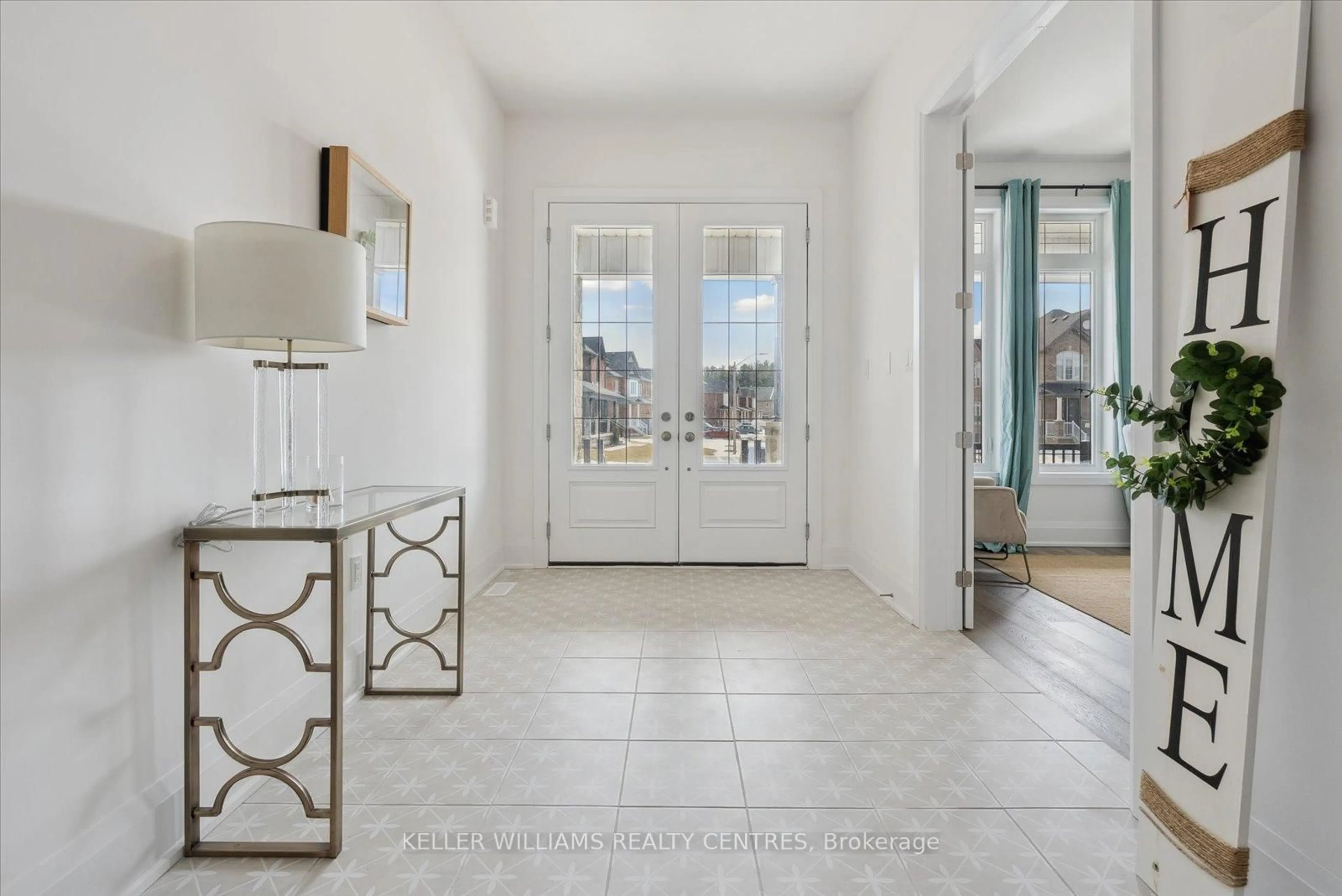Indoor entryway for 50 Wood Cres, Essa Ontario L3W 0M5