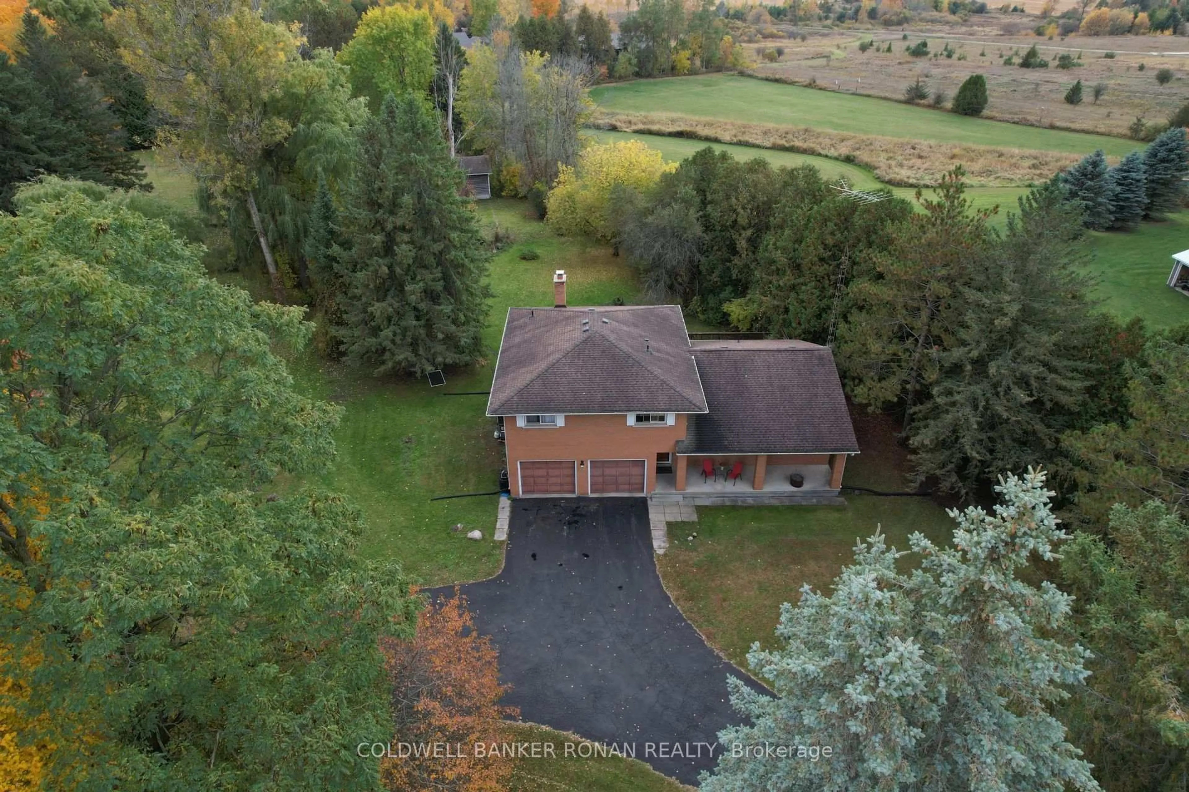 A pic from outside/outdoor area/front of a property/back of a property/a pic from drone, unknown for 4845 Lloydtown Aurora Rd, King Ontario L7B 0E2