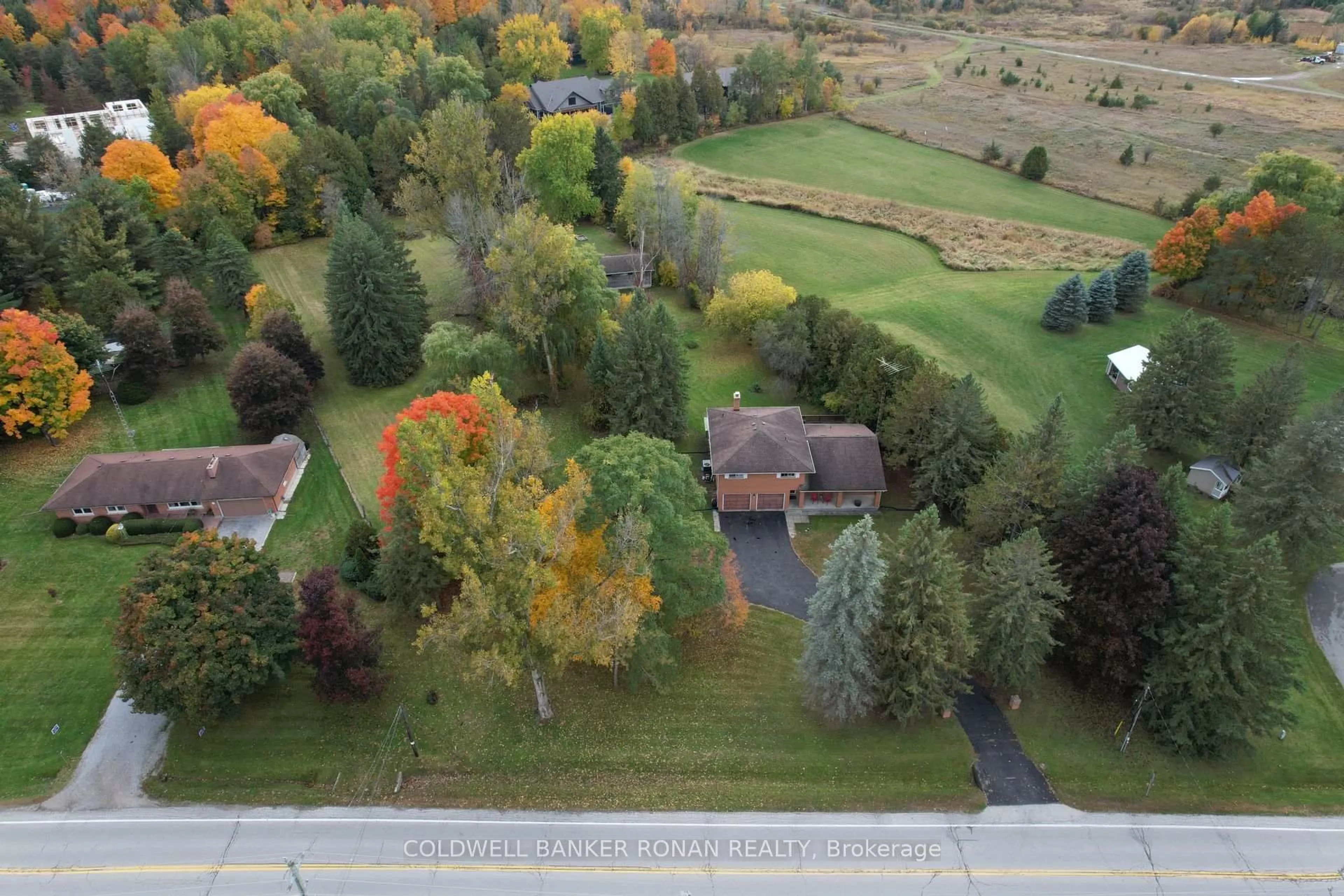 A pic from outside/outdoor area/front of a property/back of a property/a pic from drone, unknown for 4845 Lloydtown Aurora Rd, King Ontario L7B 0E2