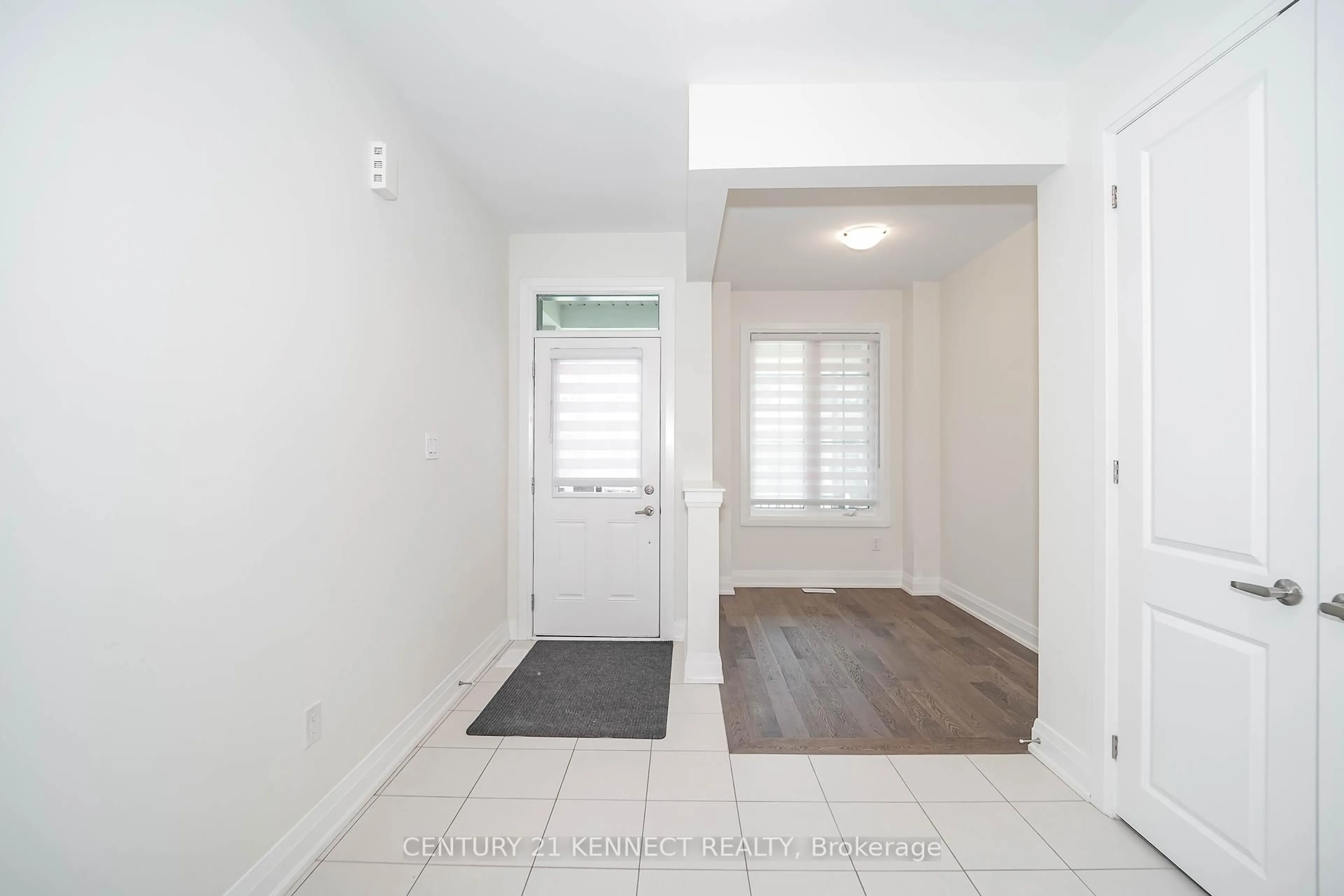 Indoor entryway for 18 Cecil Sinclair Dr, Markham Ontario L6C 3L3