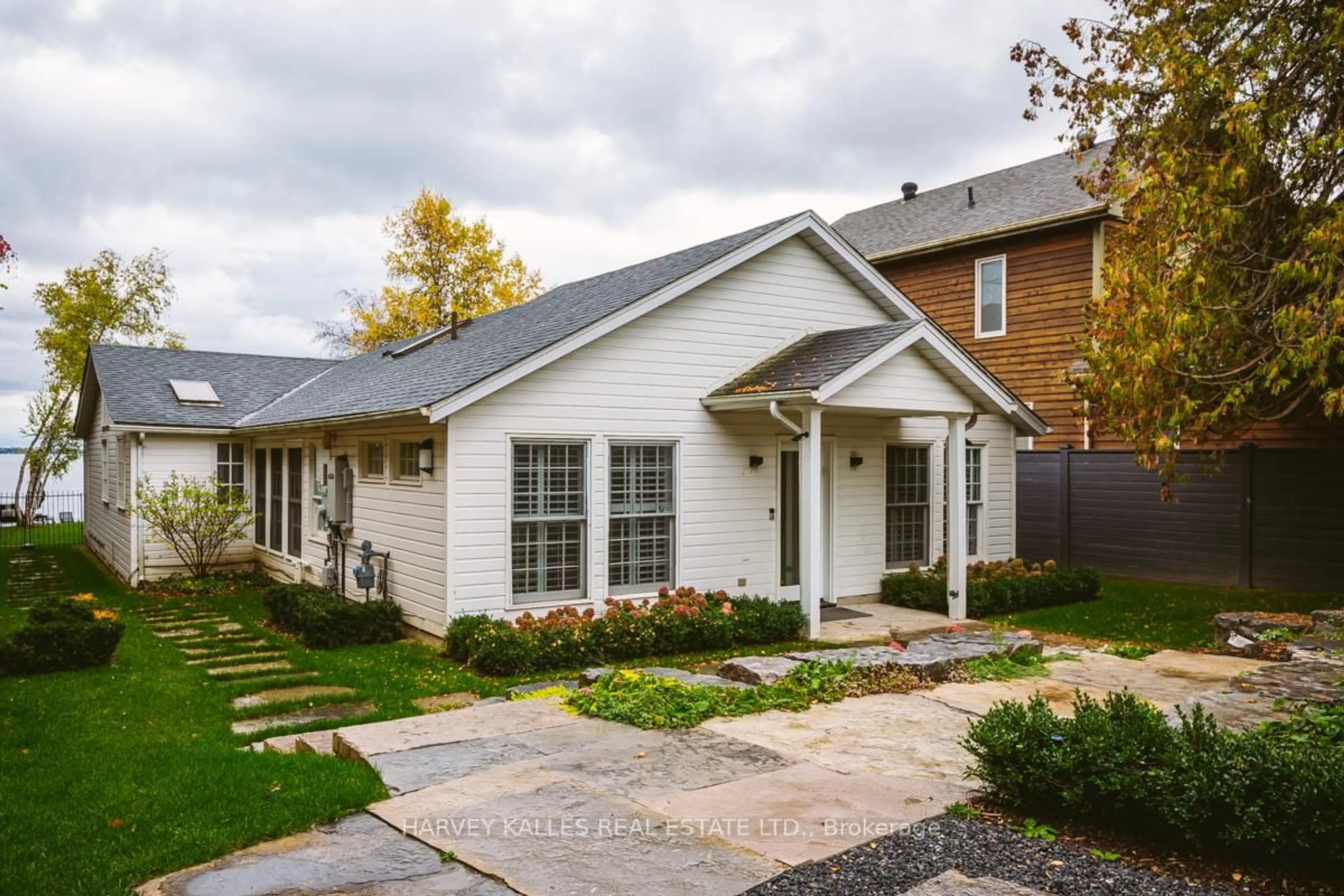 Home with brick exterior material, street for 1375 Maple Rd, Innisfil Ontario L9S 4M6