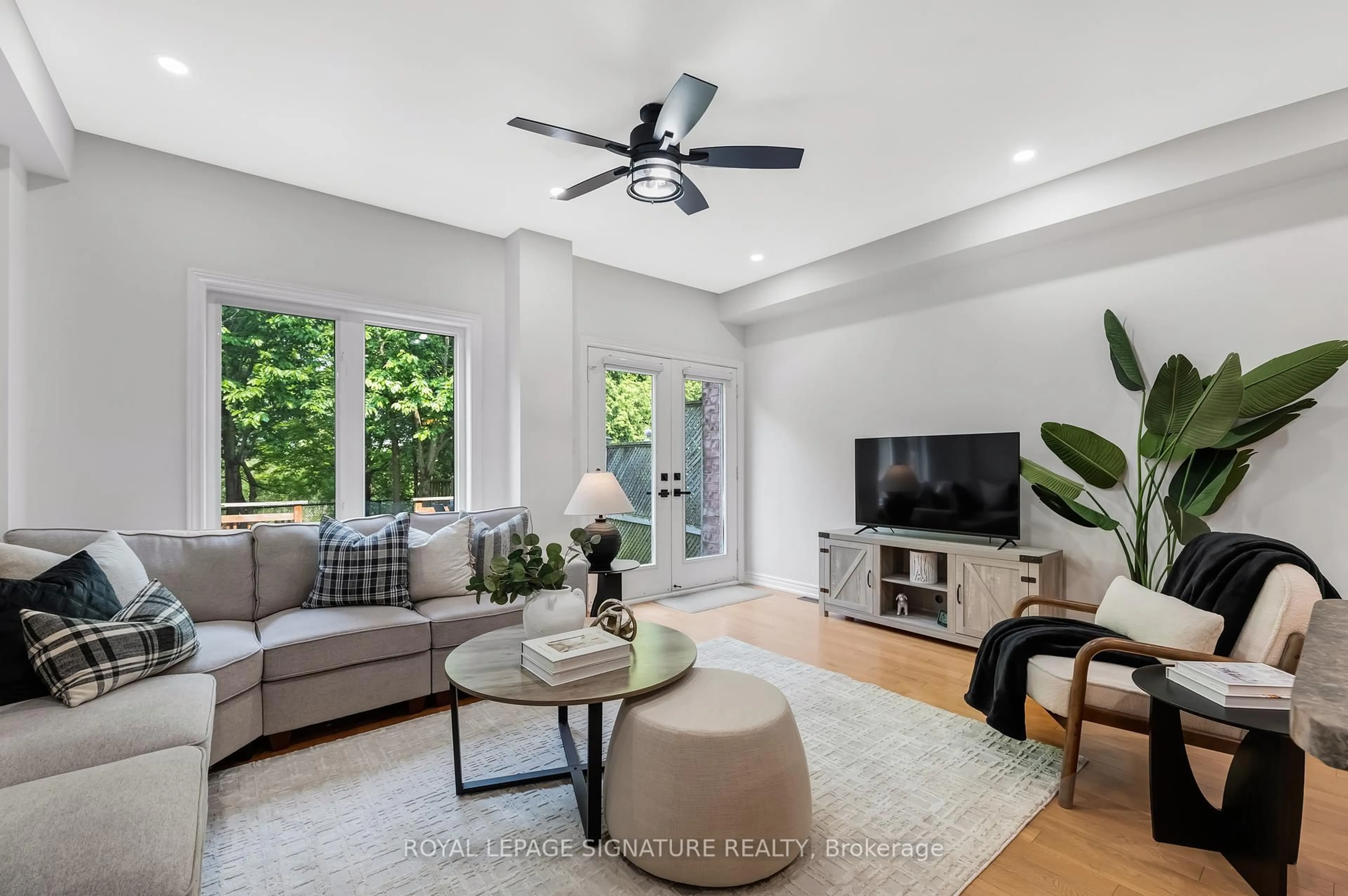 Living room with furniture, unknown for 56 North Lake Rd #9, Richmond Hill Ontario L4E 0G5