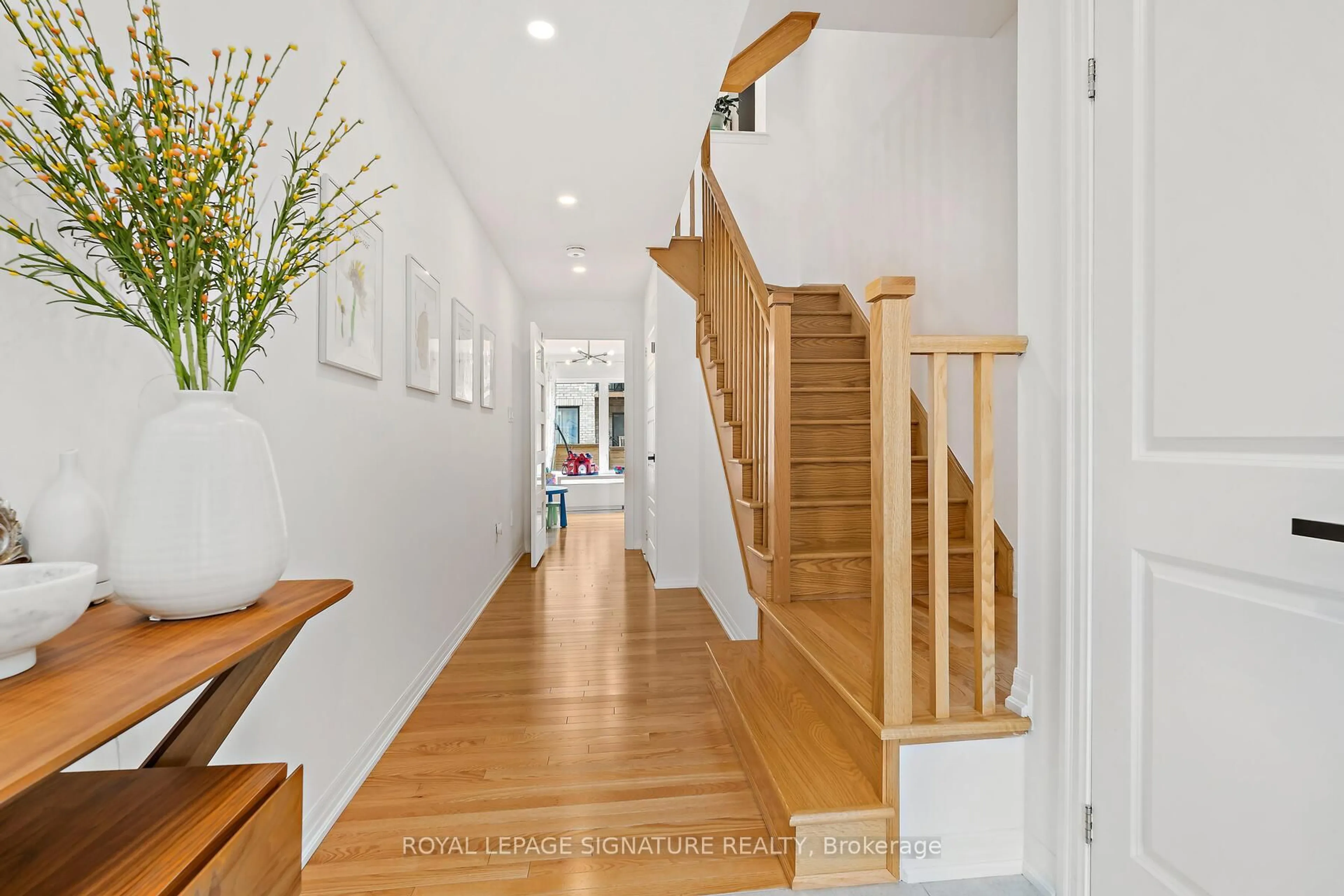 Indoor entryway for 168 Tango Cres, Newmarket Ontario L3X 0K5