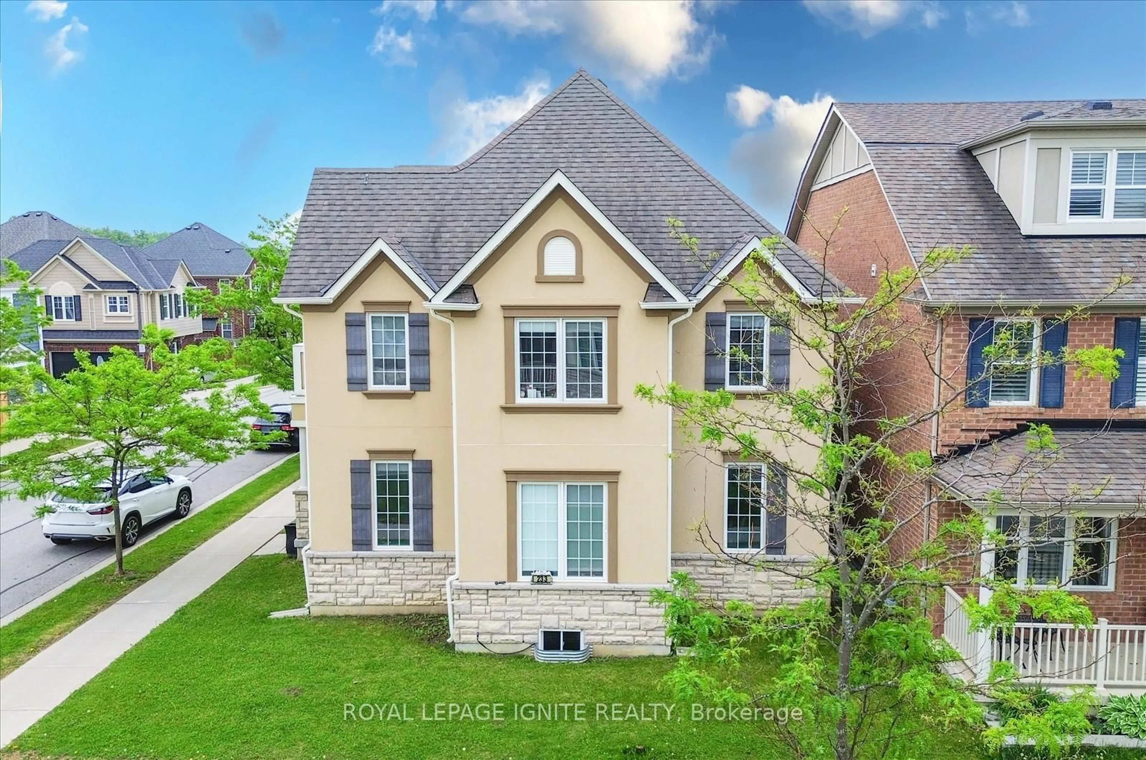 A pic from outside/outdoor area/front of a property/back of a property/a pic from drone, street for 233 Cornell Park Ave, Markham Ontario L6B 0W8
