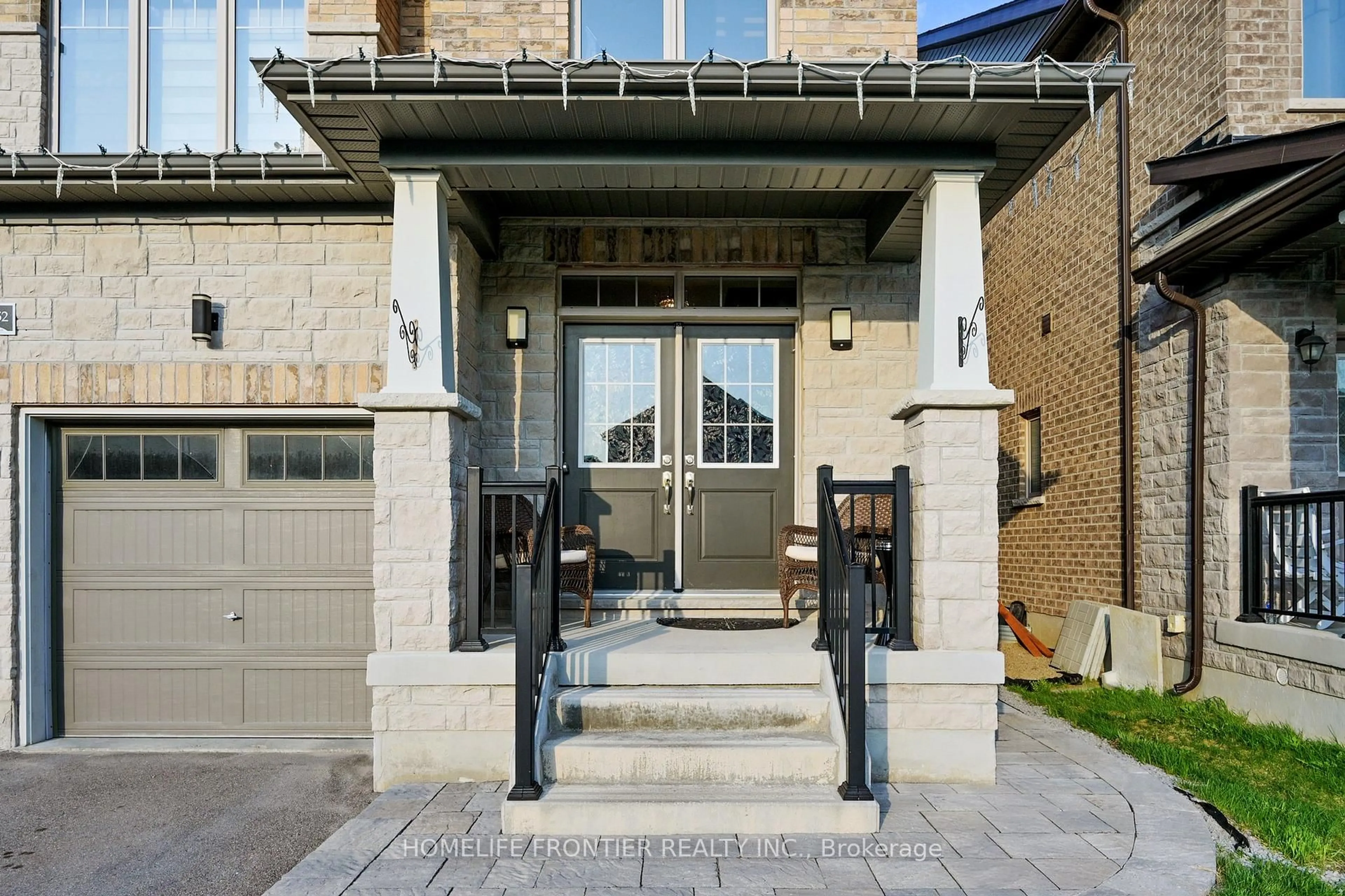 Indoor entryway for 1452 Farrow Cres, Innisfil Ontario L9S 0L6