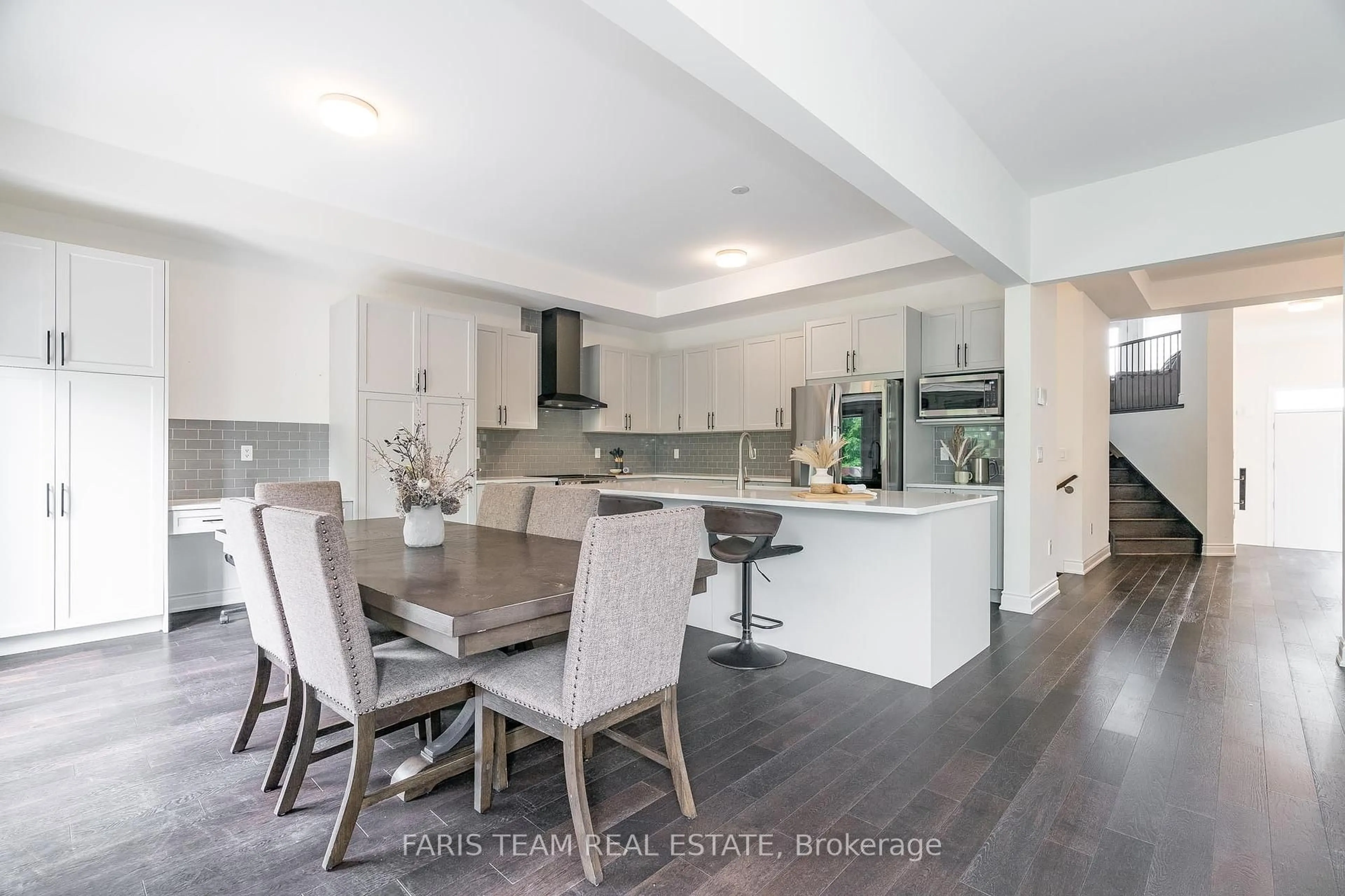 Open concept kitchen, unknown for 1425 Blackmore St, Innisfil Ontario L9S 0P2
