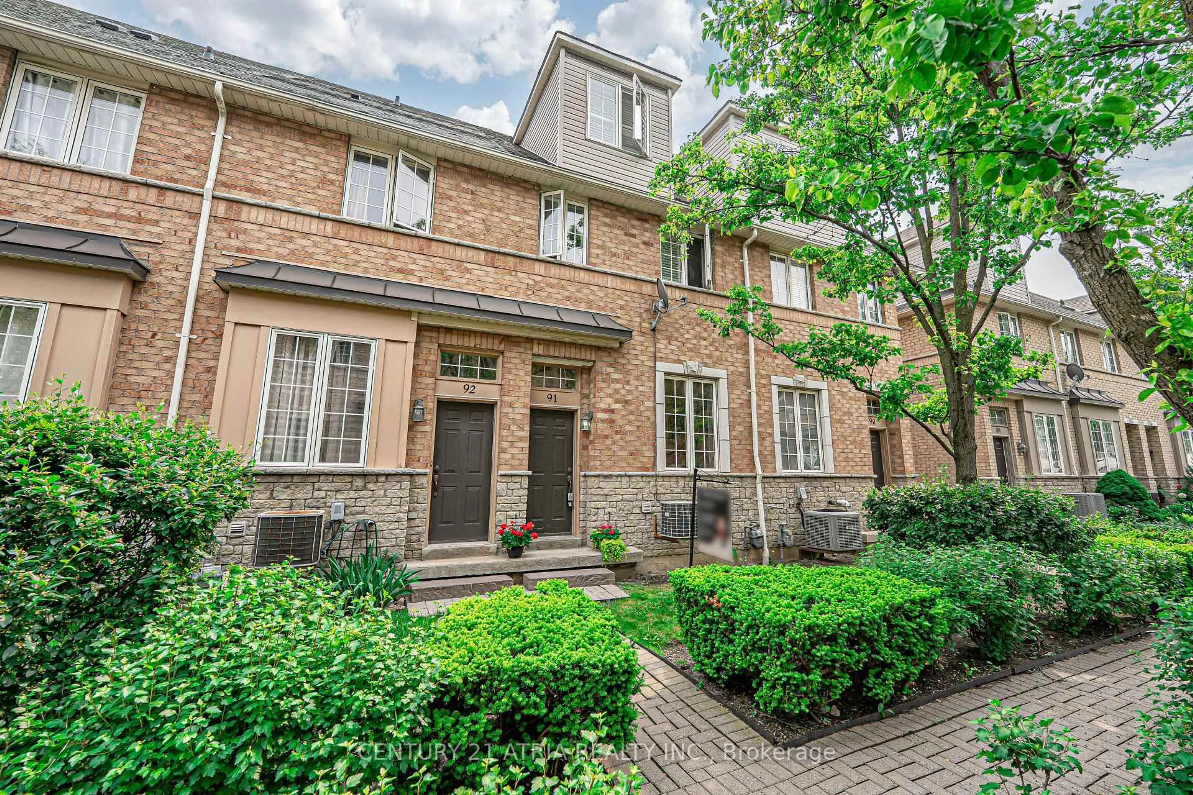 Home with brick exterior material, street for 23 Observatory Lane #91, Richmond Hill Ontario L4C 0M7