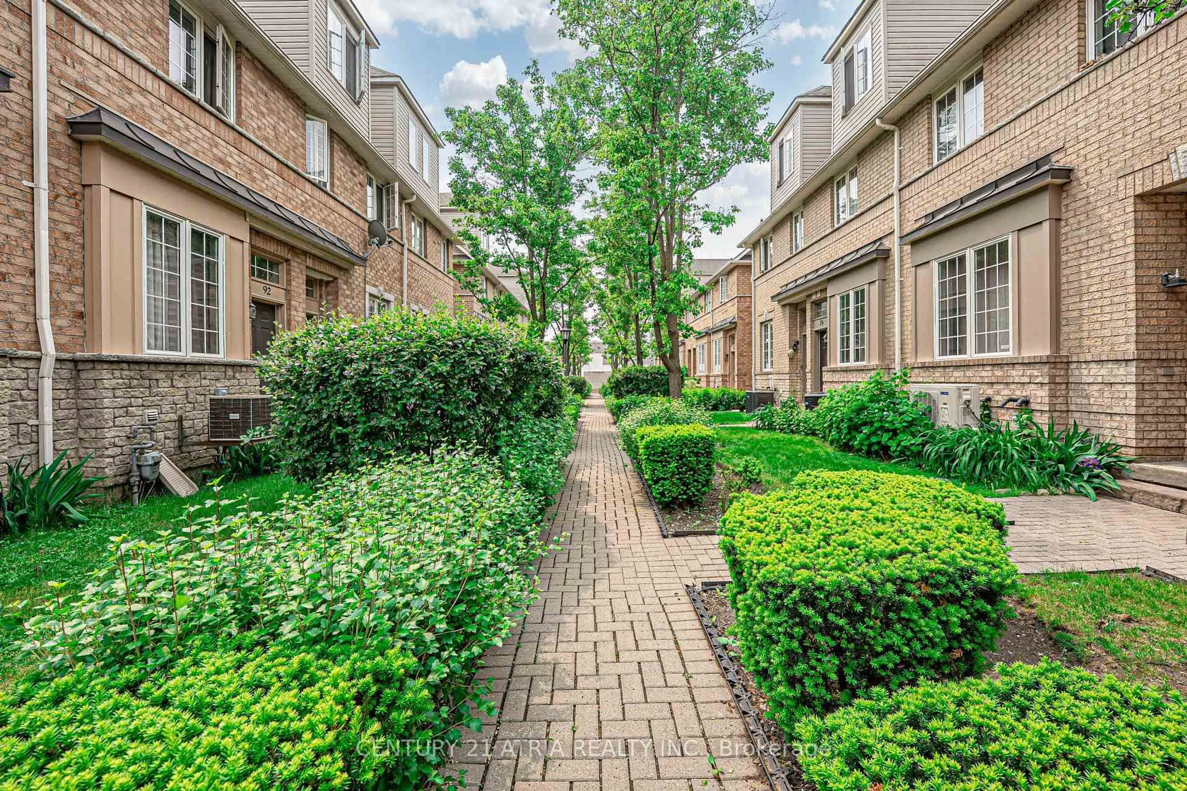 Patio, street for 23 Observatory Lane #91, Richmond Hill Ontario L4C 0M7