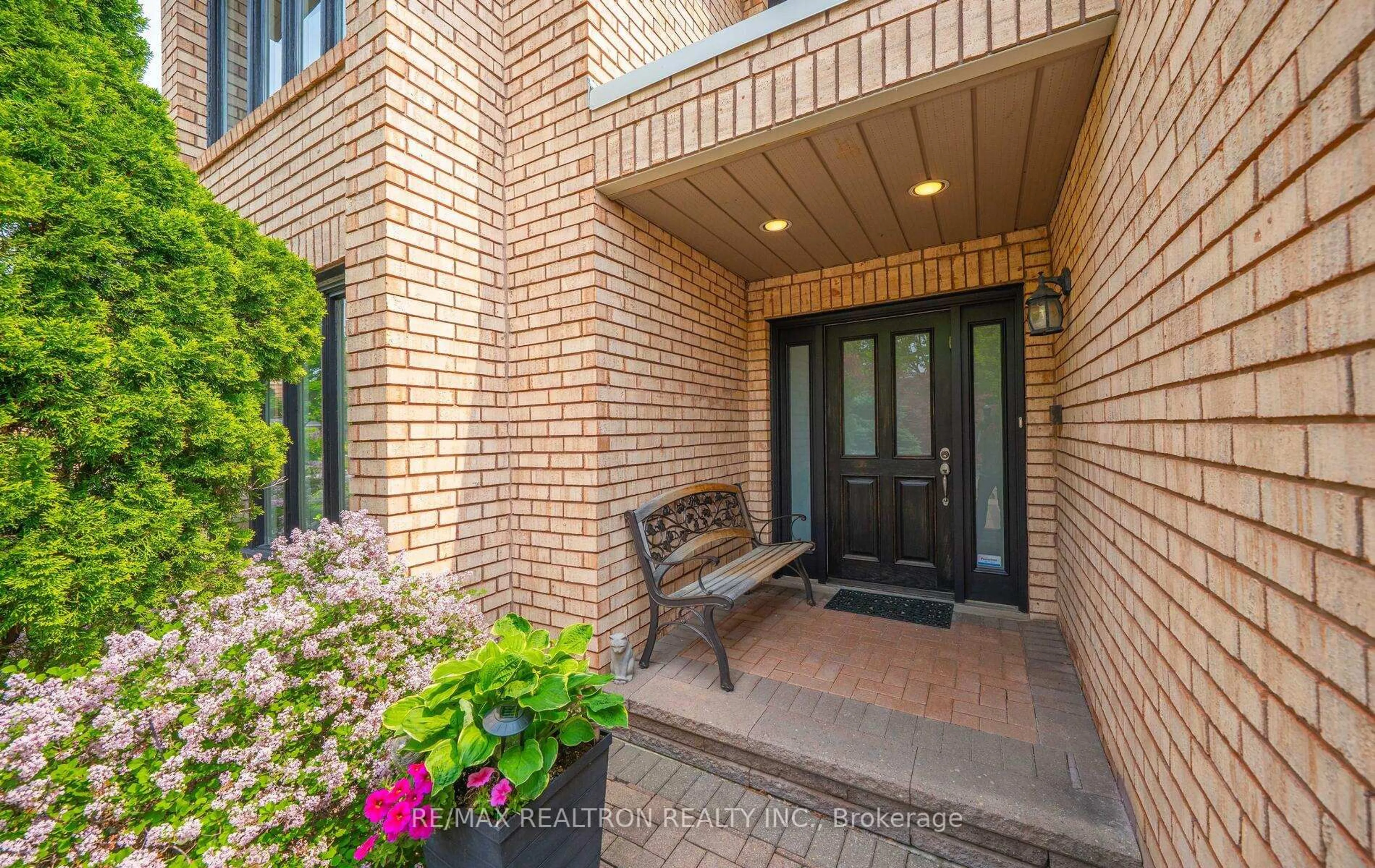 Indoor entryway for 53 Hefhill Crt, Vaughan Ontario L4J 7L9