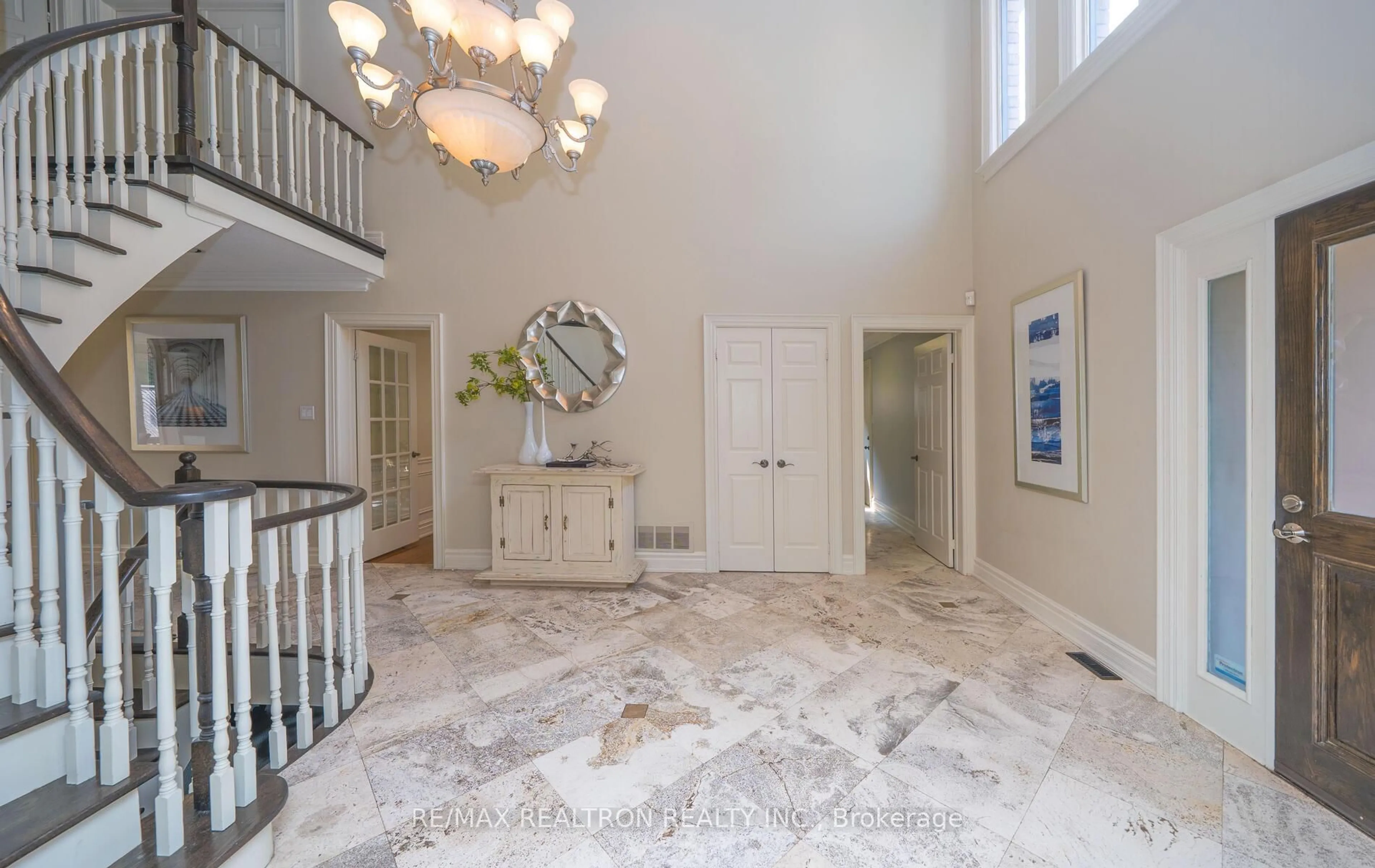 Indoor foyer for 53 Hefhill Crt, Vaughan Ontario L4J 7L9