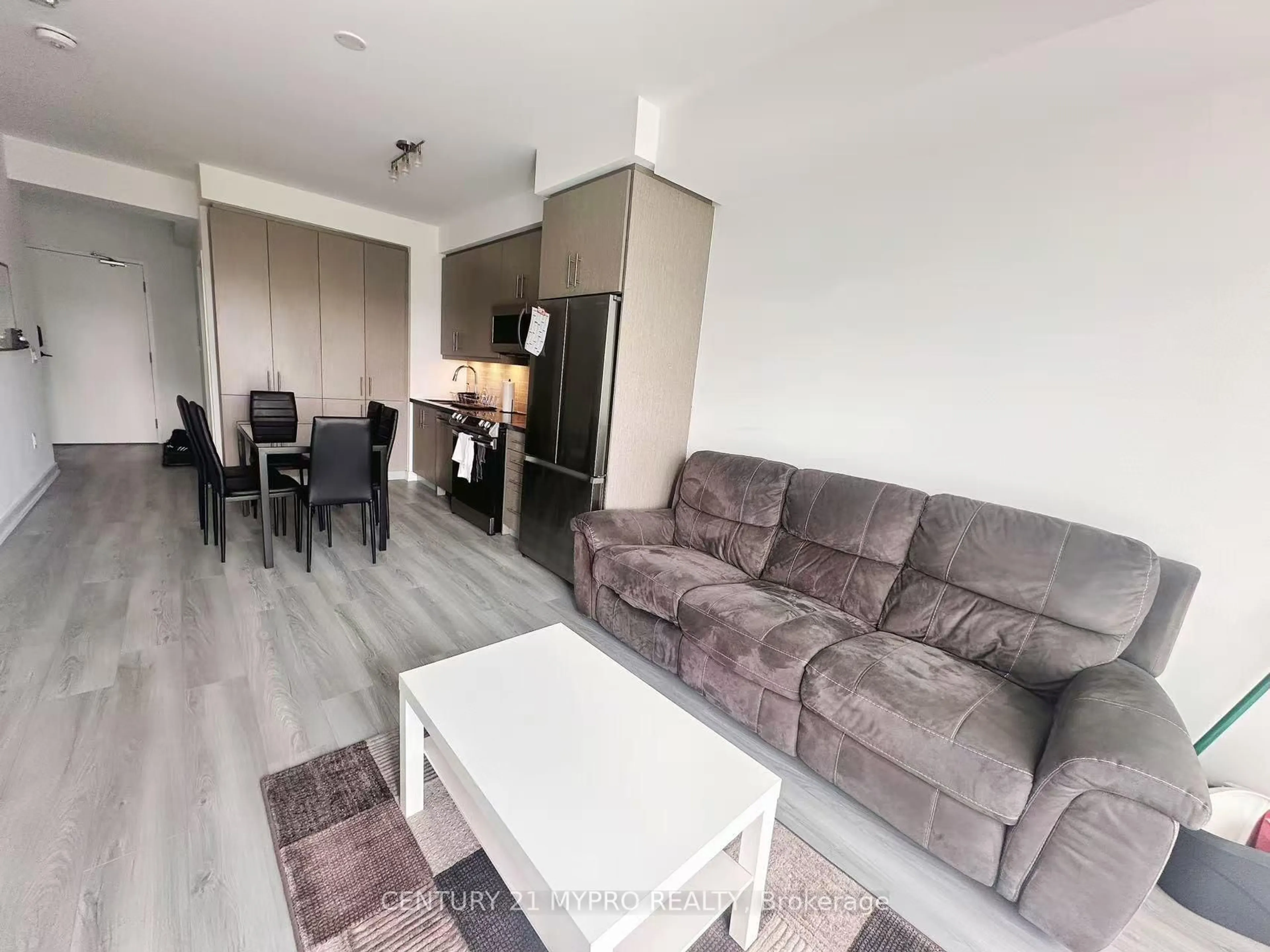 Living room with furniture, wood/laminate floor for 95 Oneida Cres #402, Richmond Hill Ontario L4B 0H5
