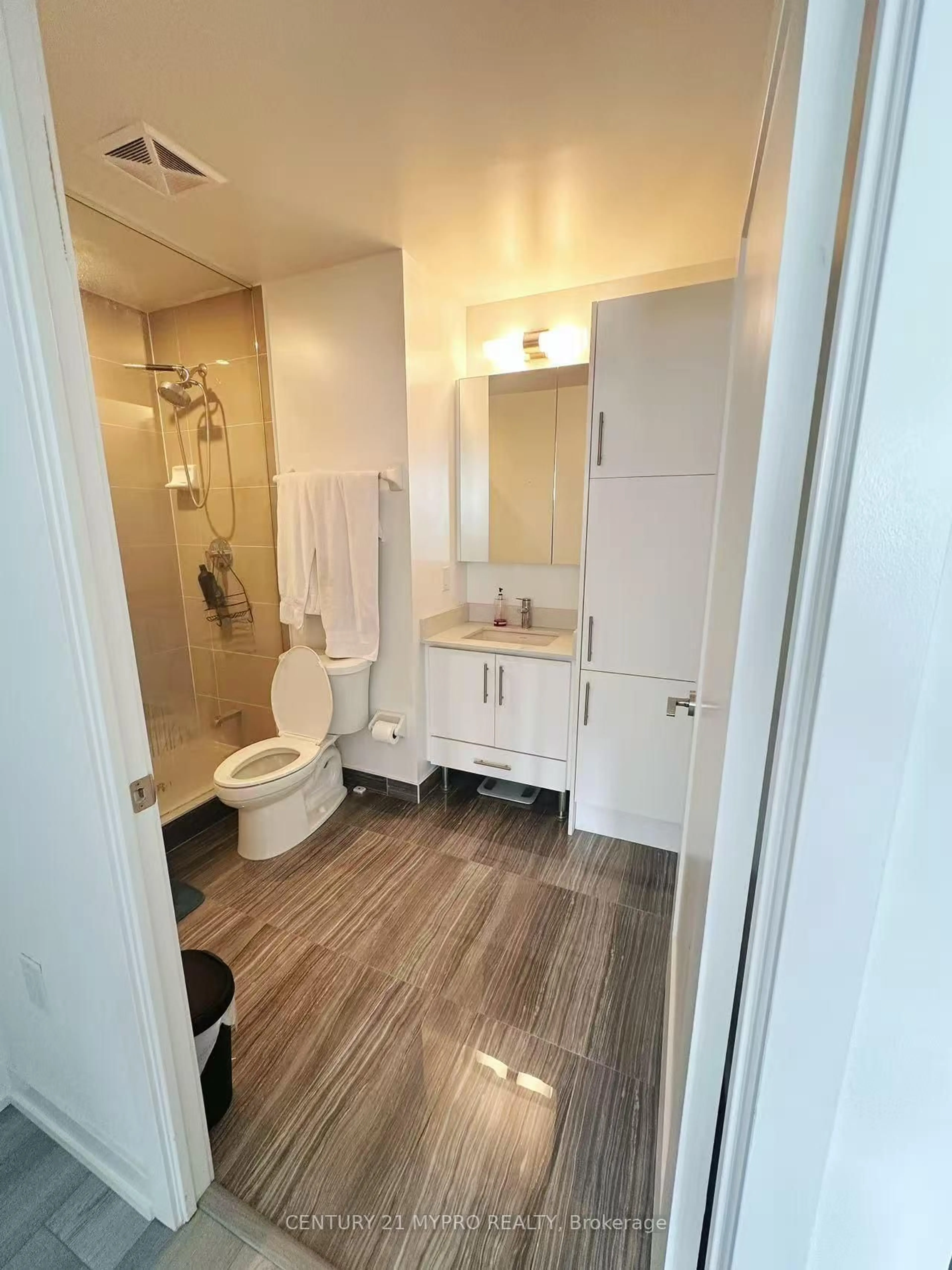 Unknown for 95 Oneida Cres #402, Richmond Hill Ontario L4B 0H5