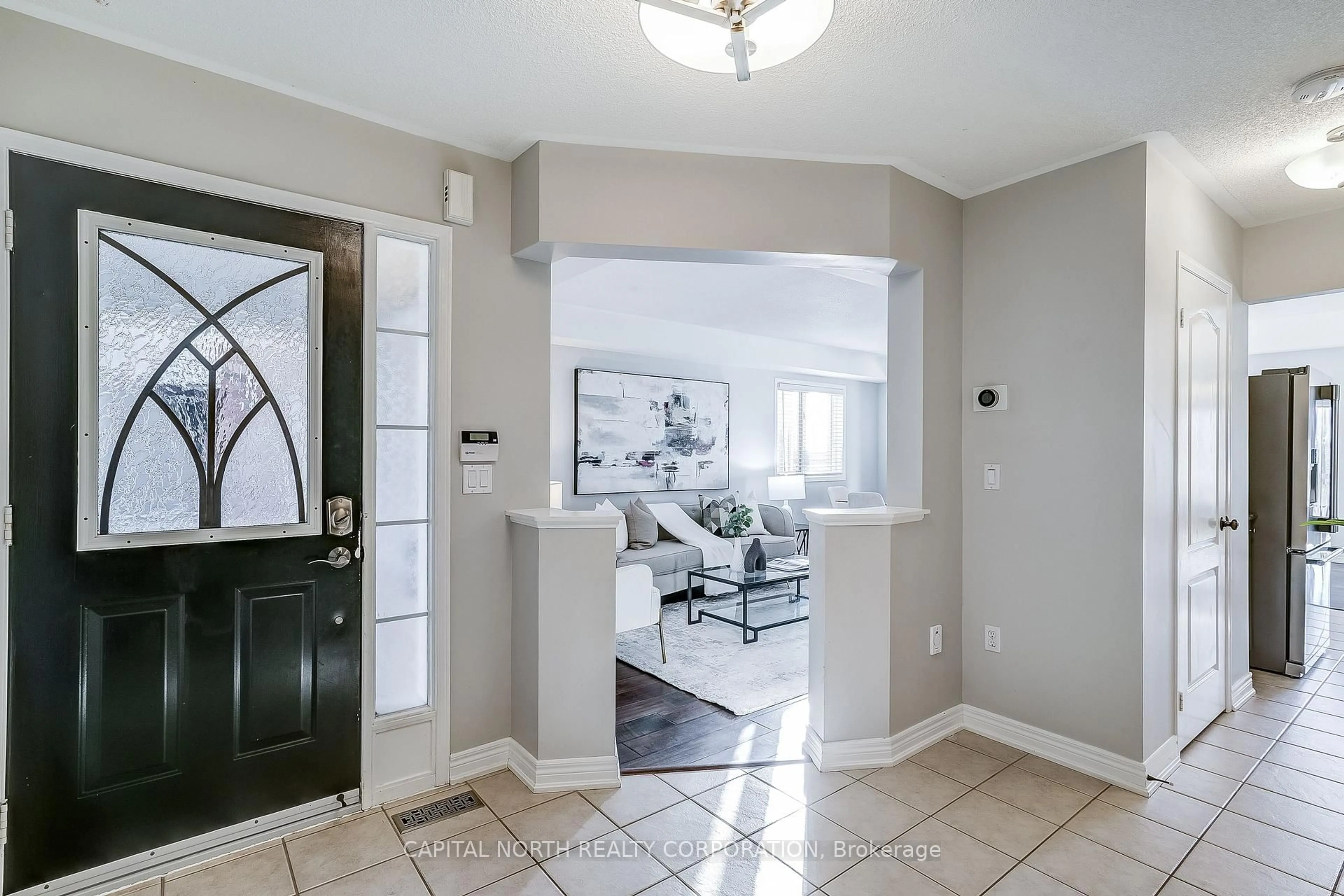 Indoor entryway for 1157 Kell St, Innisfil Ontario L9S 4W3
