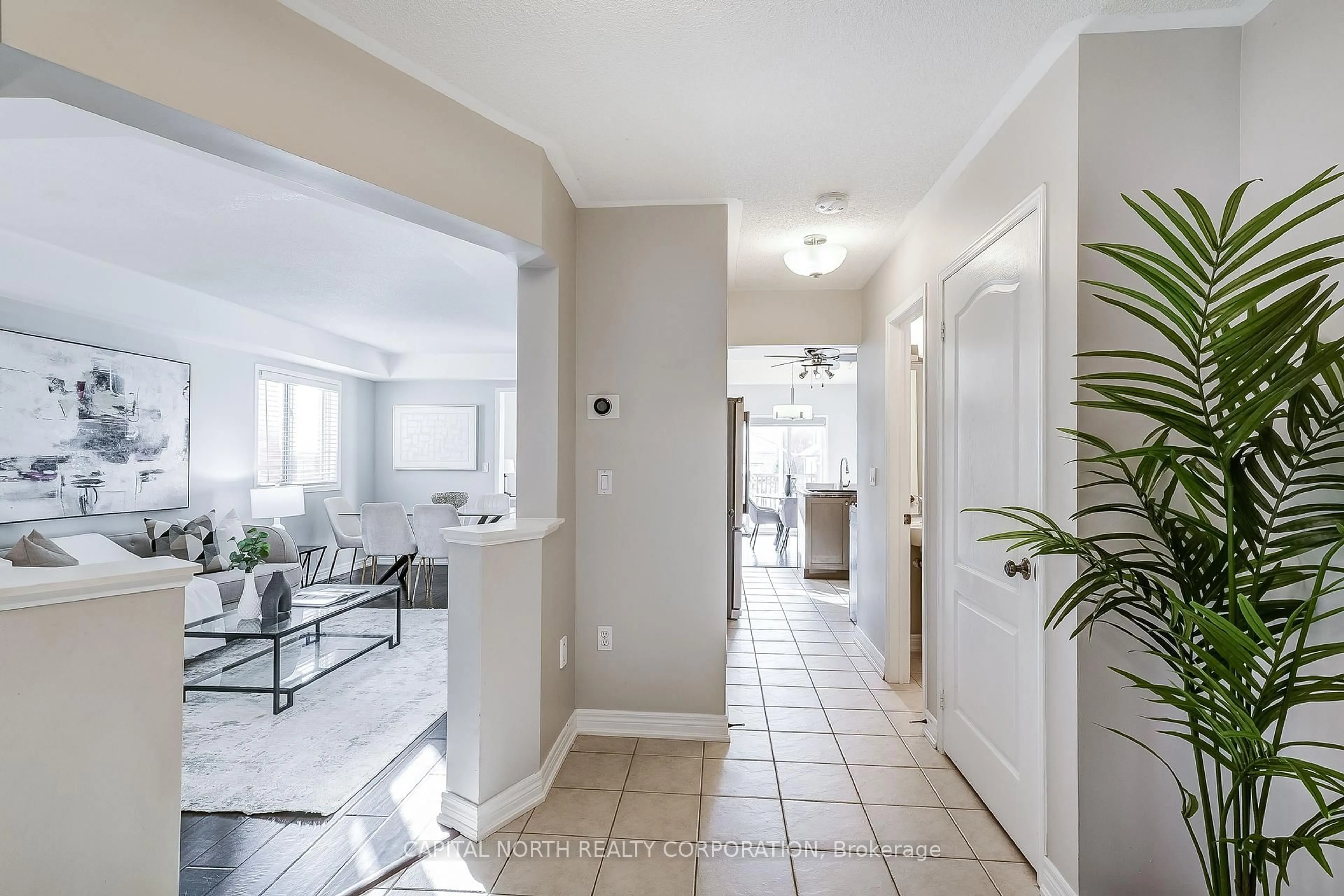 Indoor entryway for 1157 Kell St, Innisfil Ontario L9S 4W3