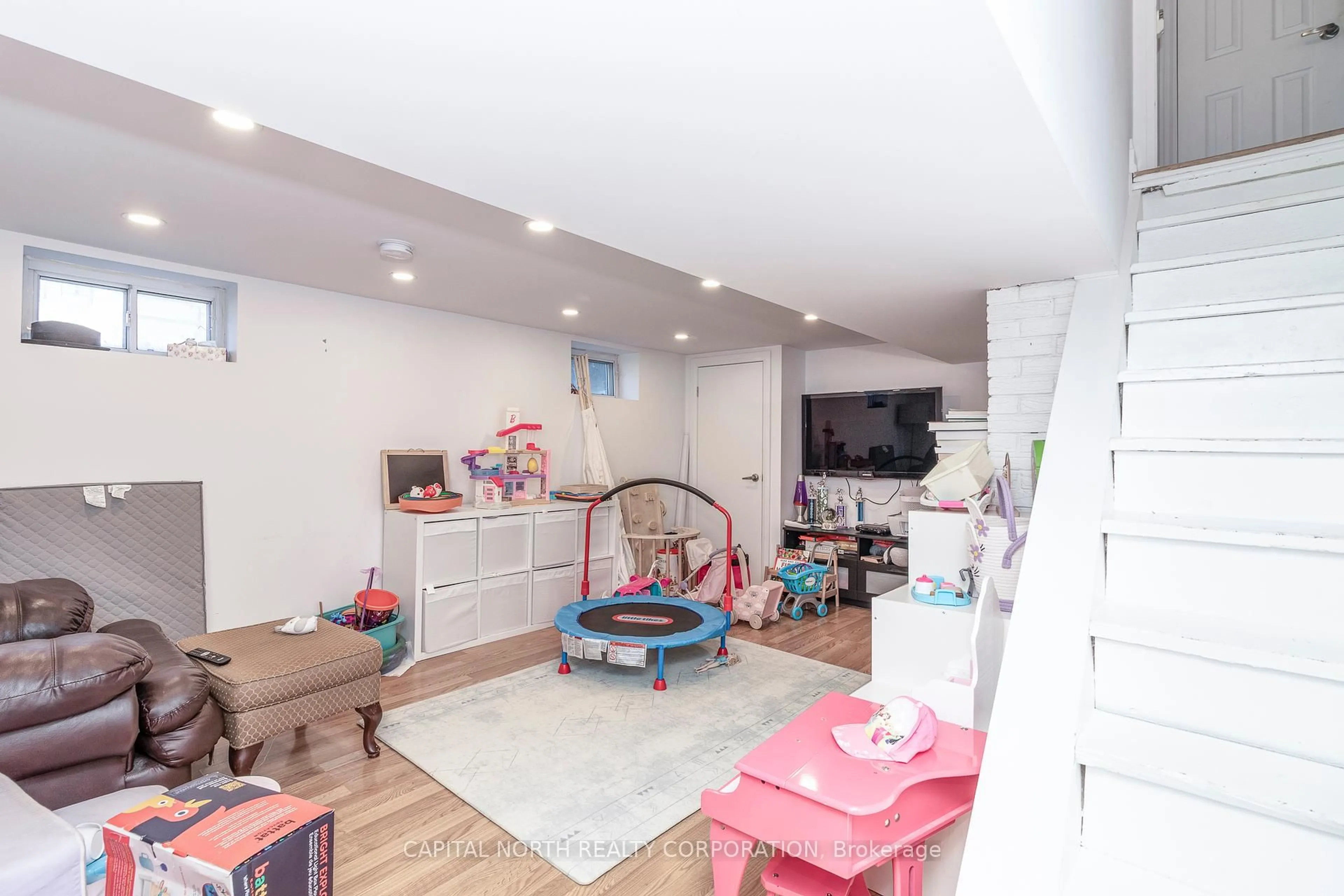 Unknown for 8298 Kipling Ave, Vaughan Ontario L4L 2A6