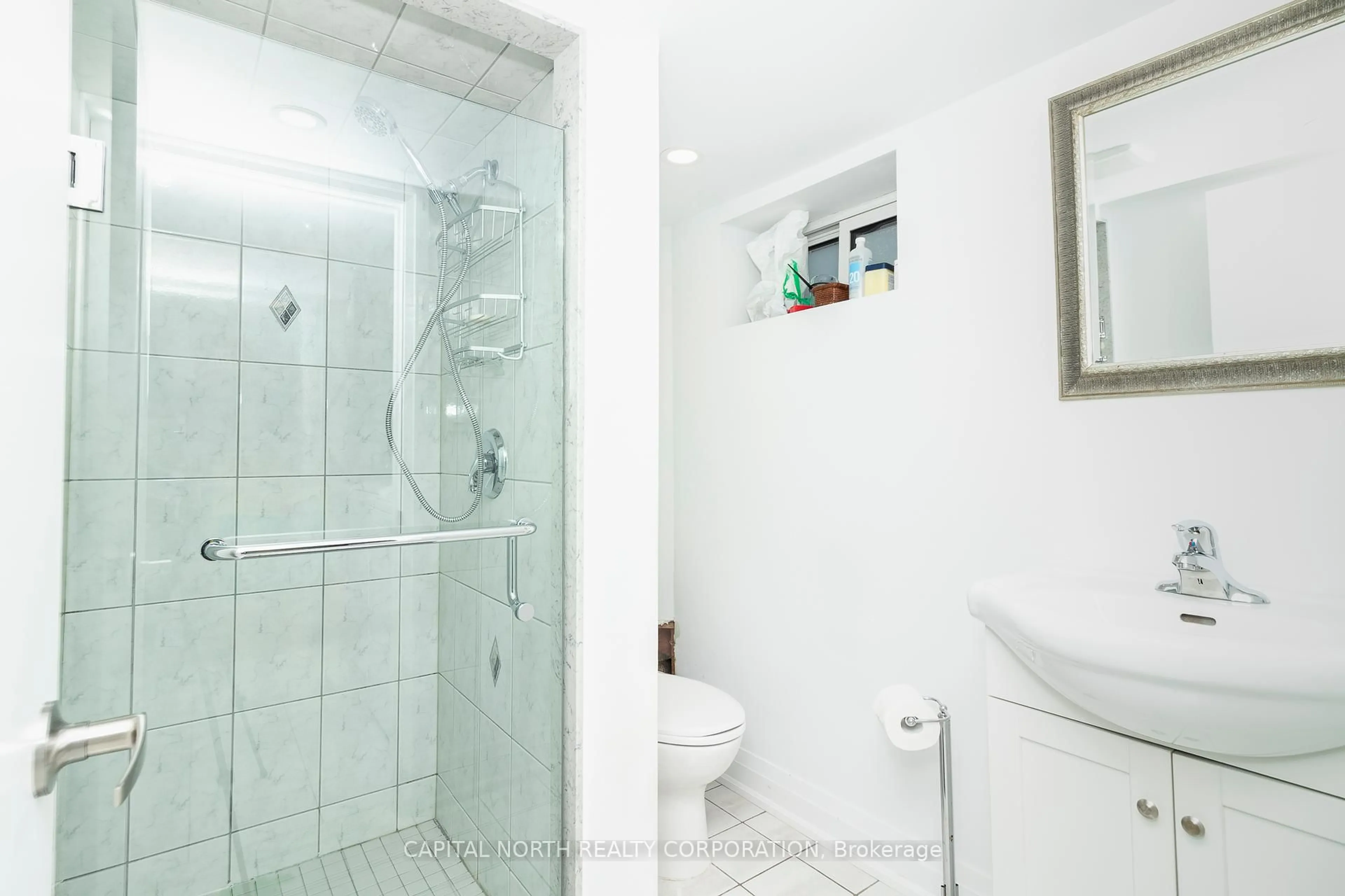 Standard bathroom, ceramic/tile floor for 8298 Kipling Ave, Vaughan Ontario L4L 2A6